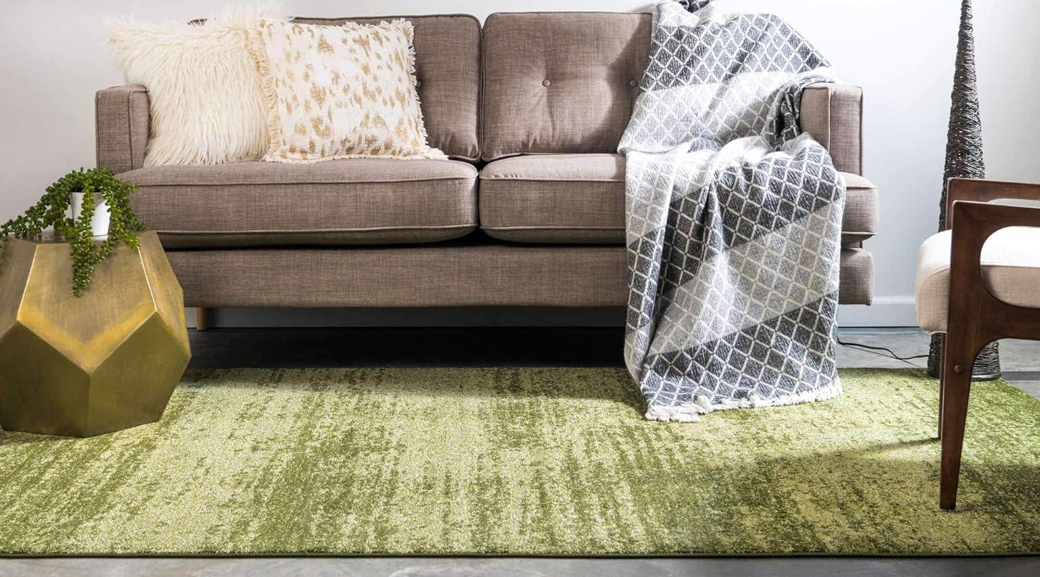 Reversible Green Synthetic 5'3" x 8' Easy-Care Rectangular Rug