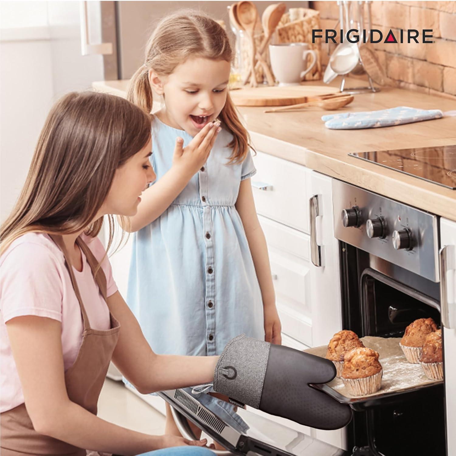 Frigidaire Sasha Cotton and Silicone Oven Mitts, Heat Resistant, Anti-Slip, Machine Washable, 13”x 7 “,Black, Set of 2