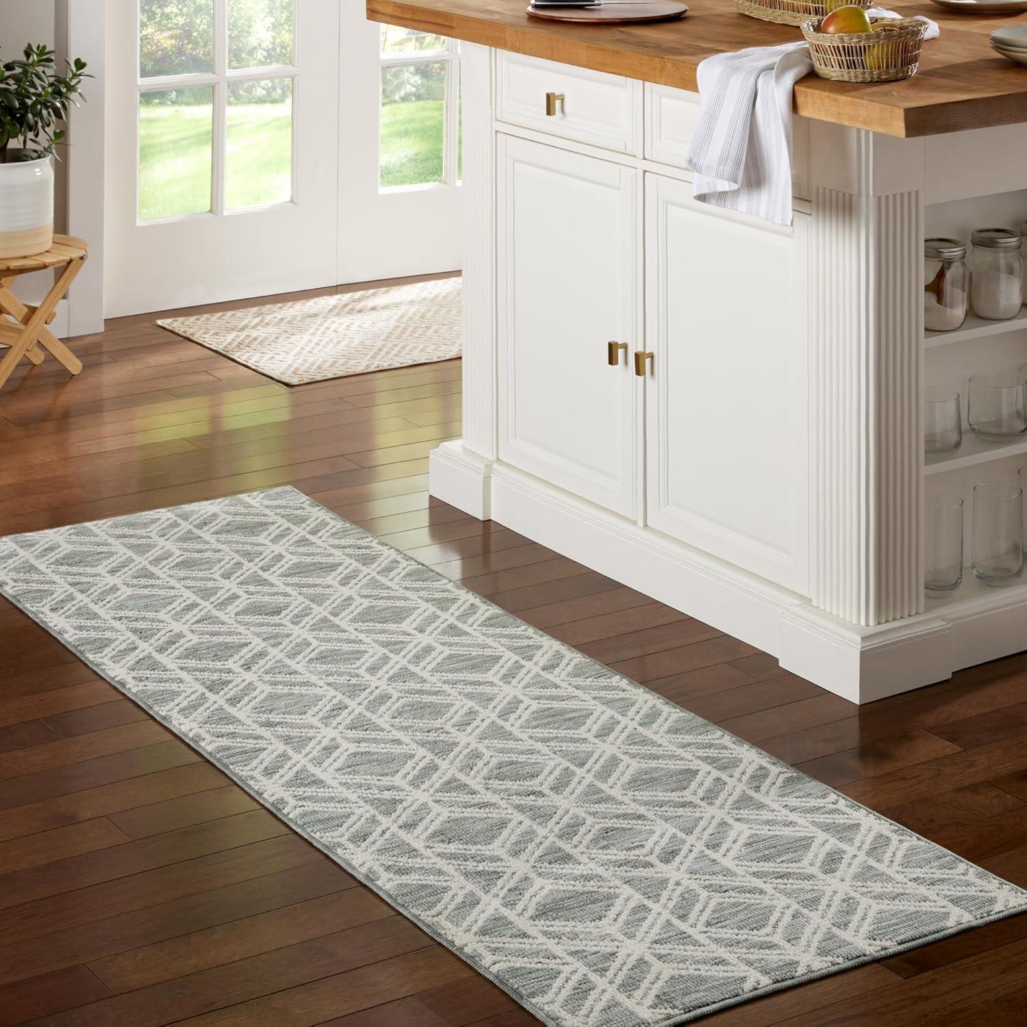 Town & Country Living TOWN & COUNTRY EVERYDAY Walker Modern Diamond Everwash Non-Slip Backing Kitchen Mat