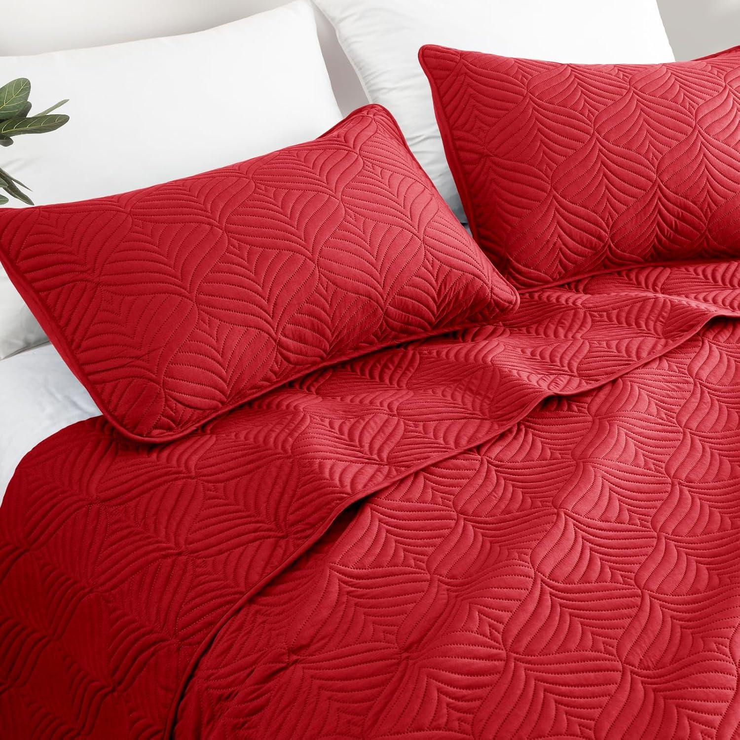 Whale Flotilla Microfiber Queen Size (96x90 inches) Quilt Set Lightweight Ultrasonic Quilted Bedspreads Coverlets Set with Classic Pattern, Red, 3 Piece (1 Quilt, 2 Pillow Shams)