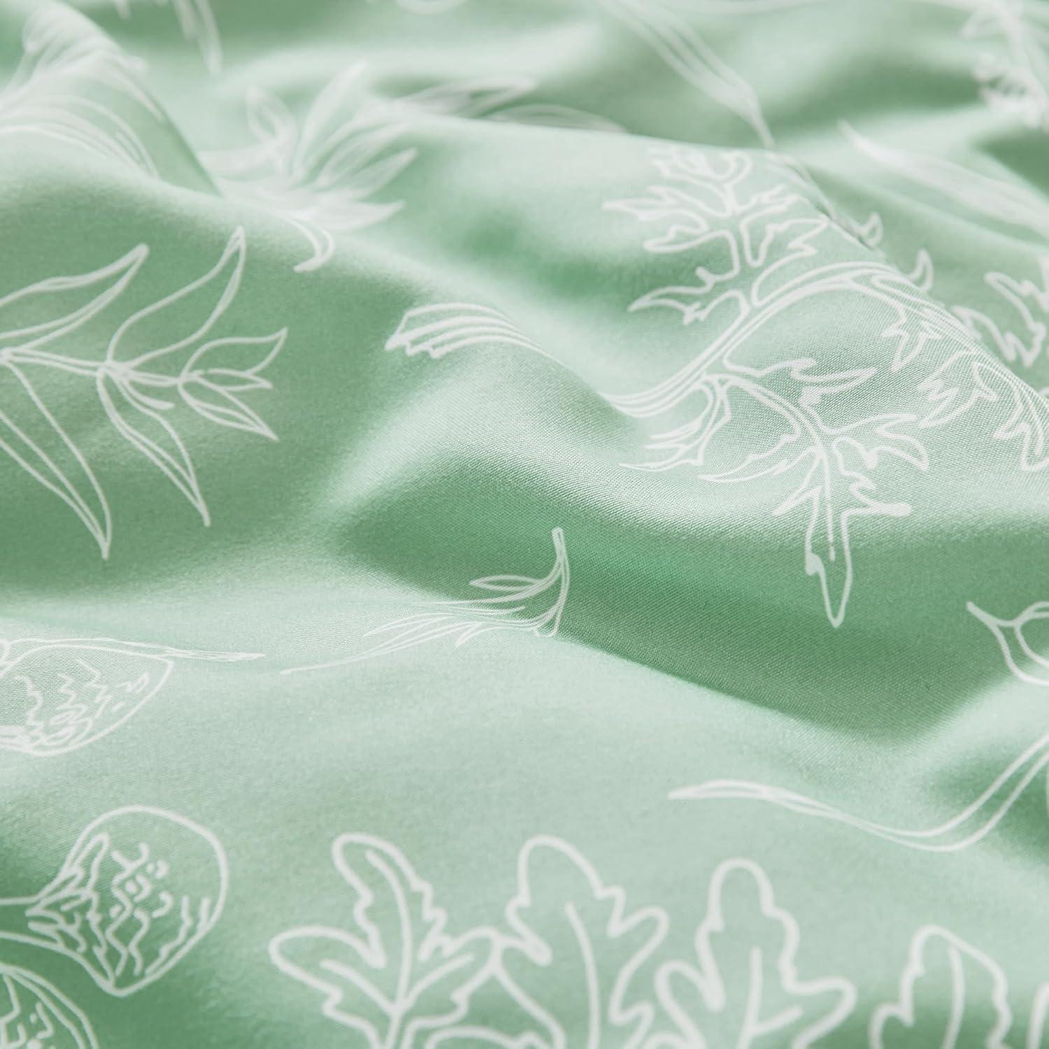 Queen - Sage Green , Cute Floral Beddings, 3 Pieces, 1 Soft Reversible Botanical Flowers