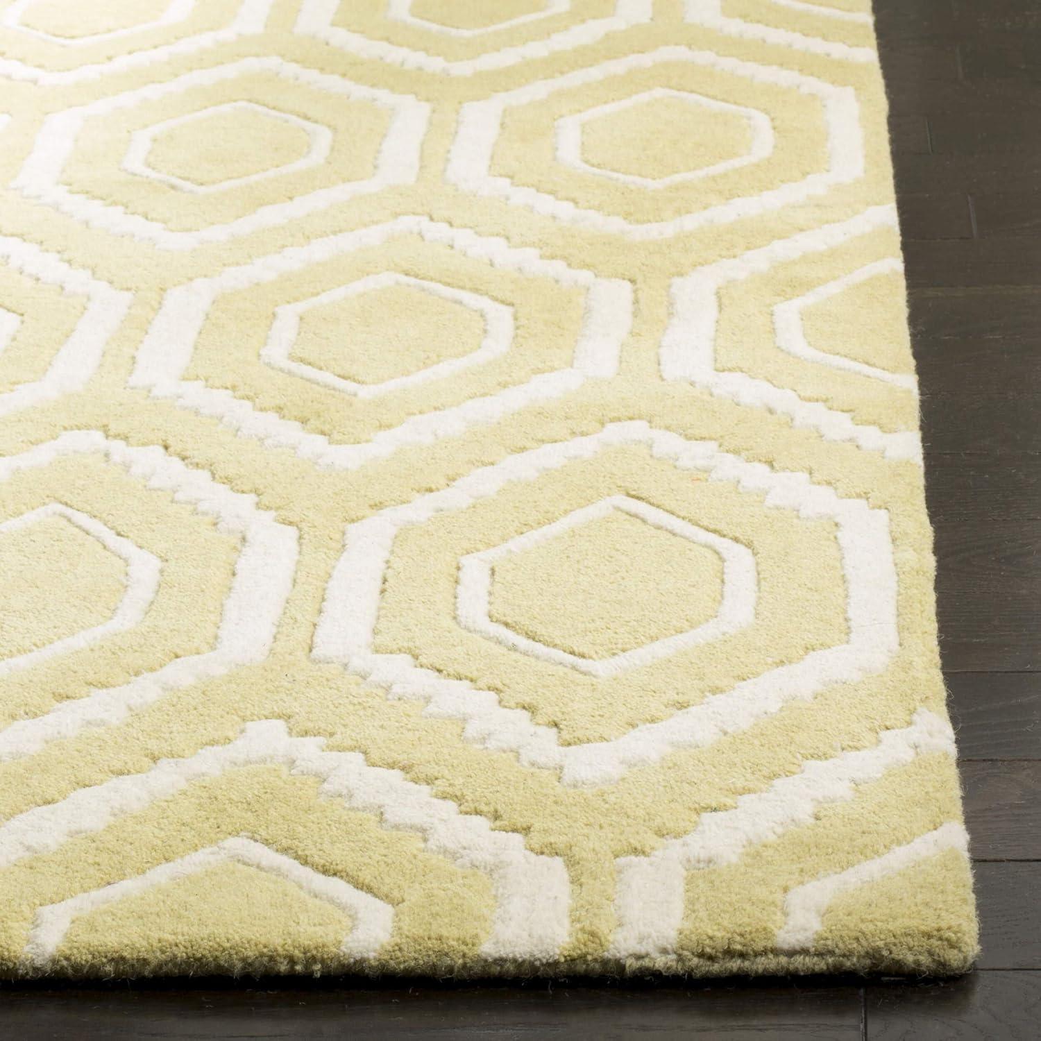 SAFAVIEH Chatham Graham Geometric Wool Area Rug, Light Gold/Ivory, 5' x 8'