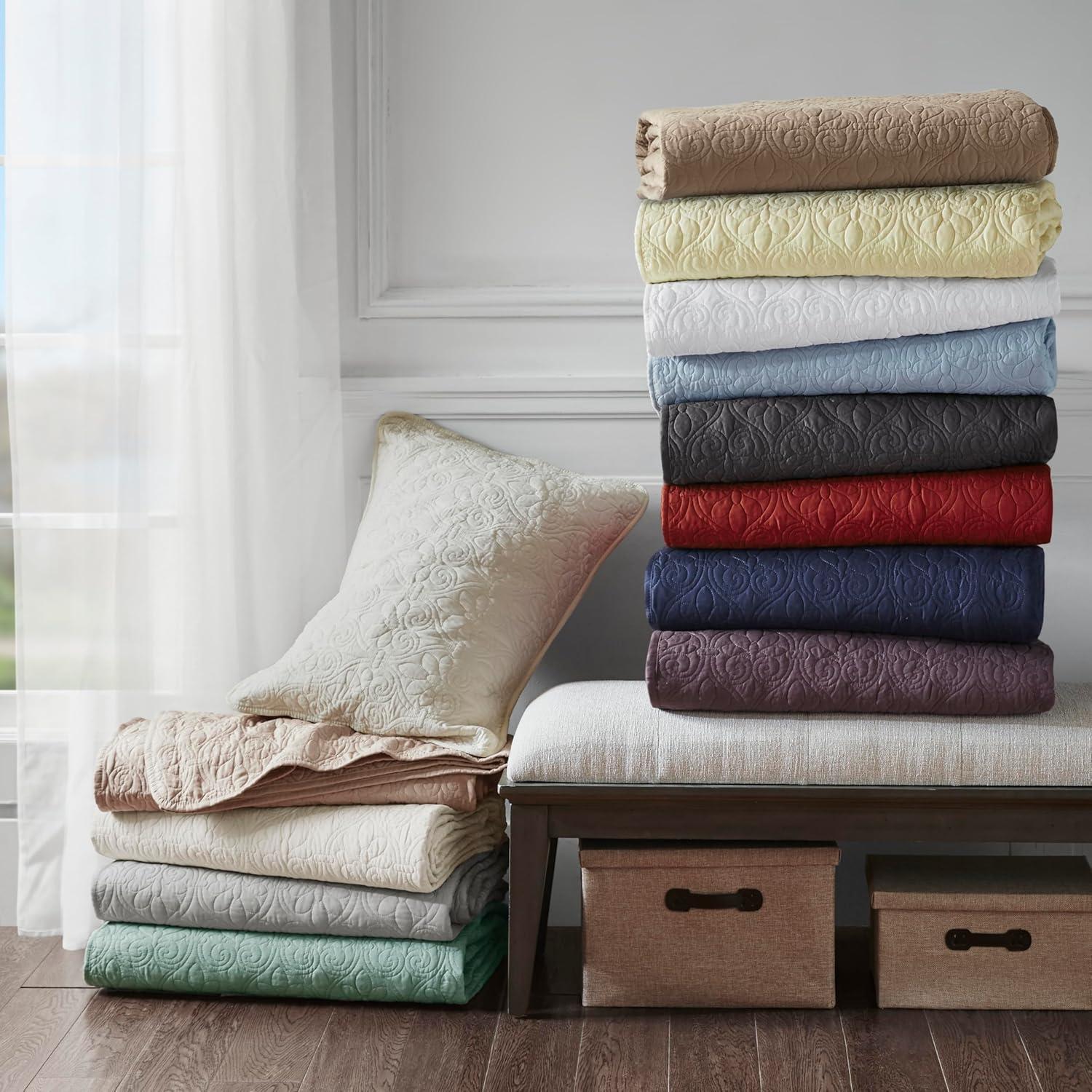 Quebec Reversible Bedspread Set