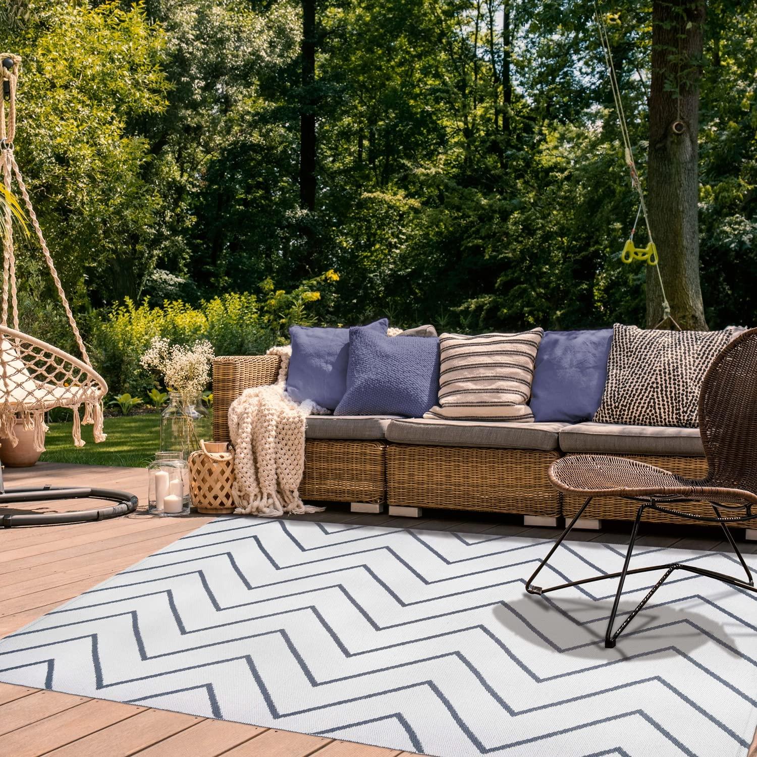 Kent Modern Chevron Zig-Zag Indoor/ Outdoor Area Rug By Haus & Home Ivory