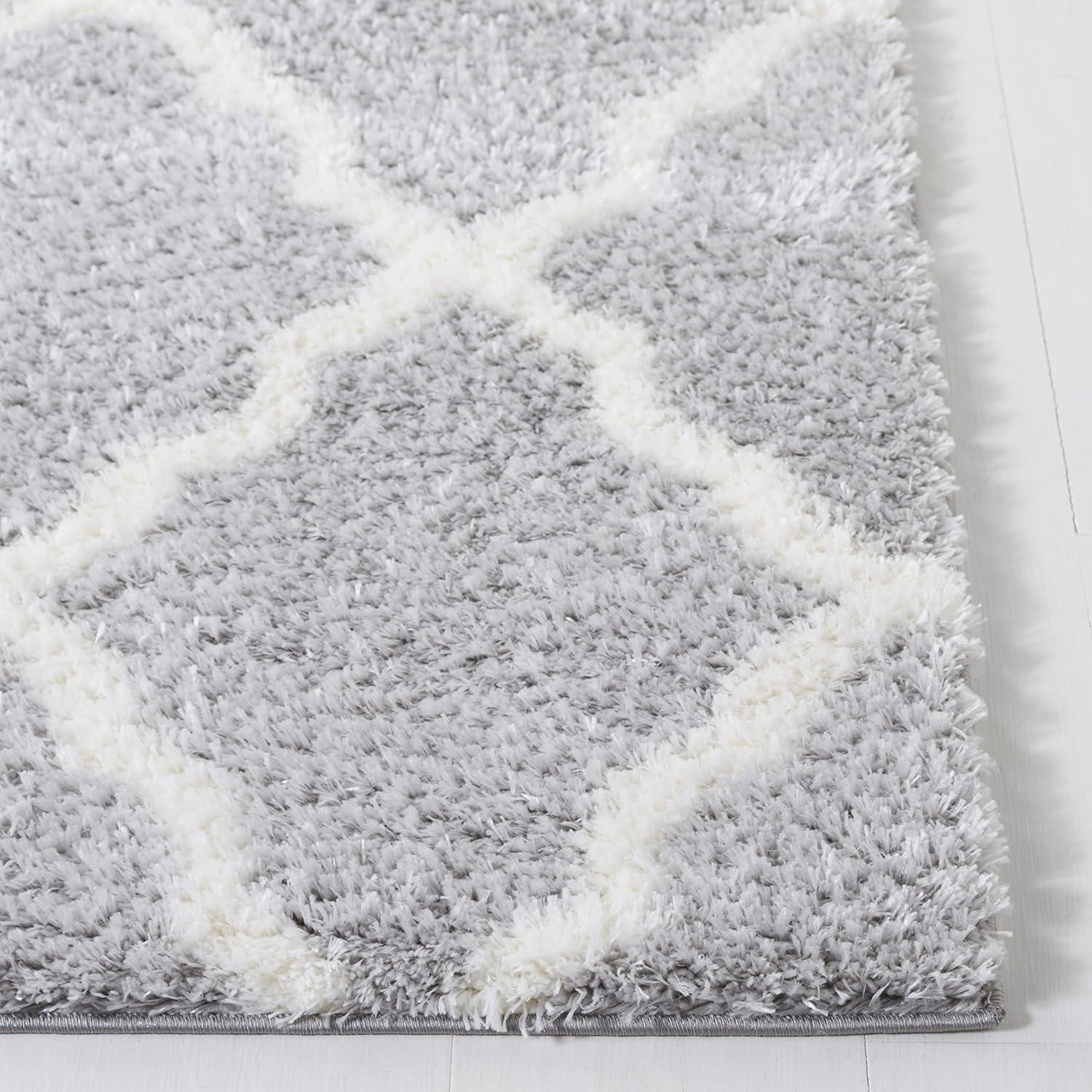 Tahoe Shag THO675 Power Loomed Indoor Area Rug - Light Grey/White - 5'x7' - Safavieh