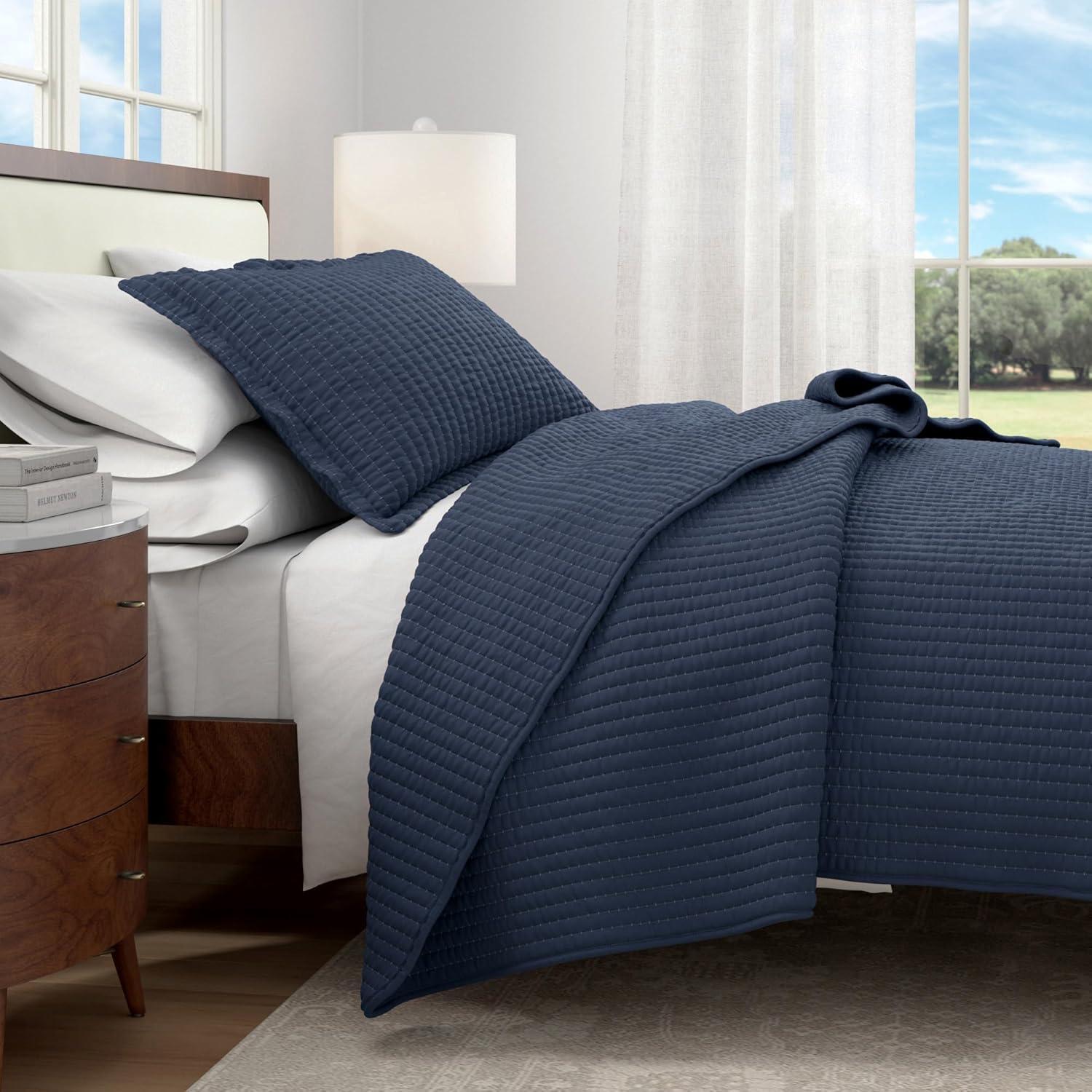 Great Bay Home Detailed Channel Stitch All-Season Reversible Quilt Set With Shams (King, Navy)