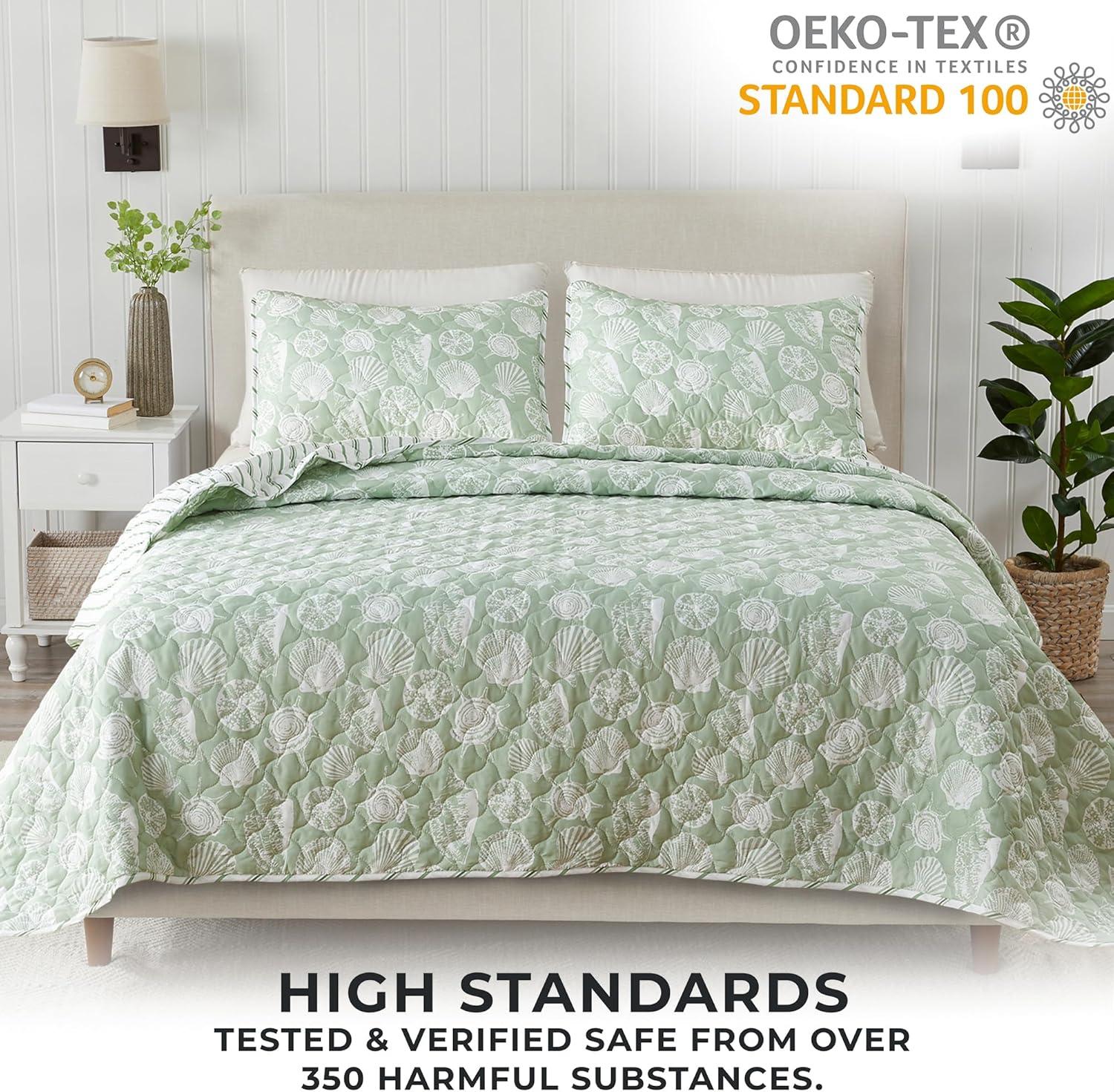 Green / White Seashell Reversible Quilt Set with Shams