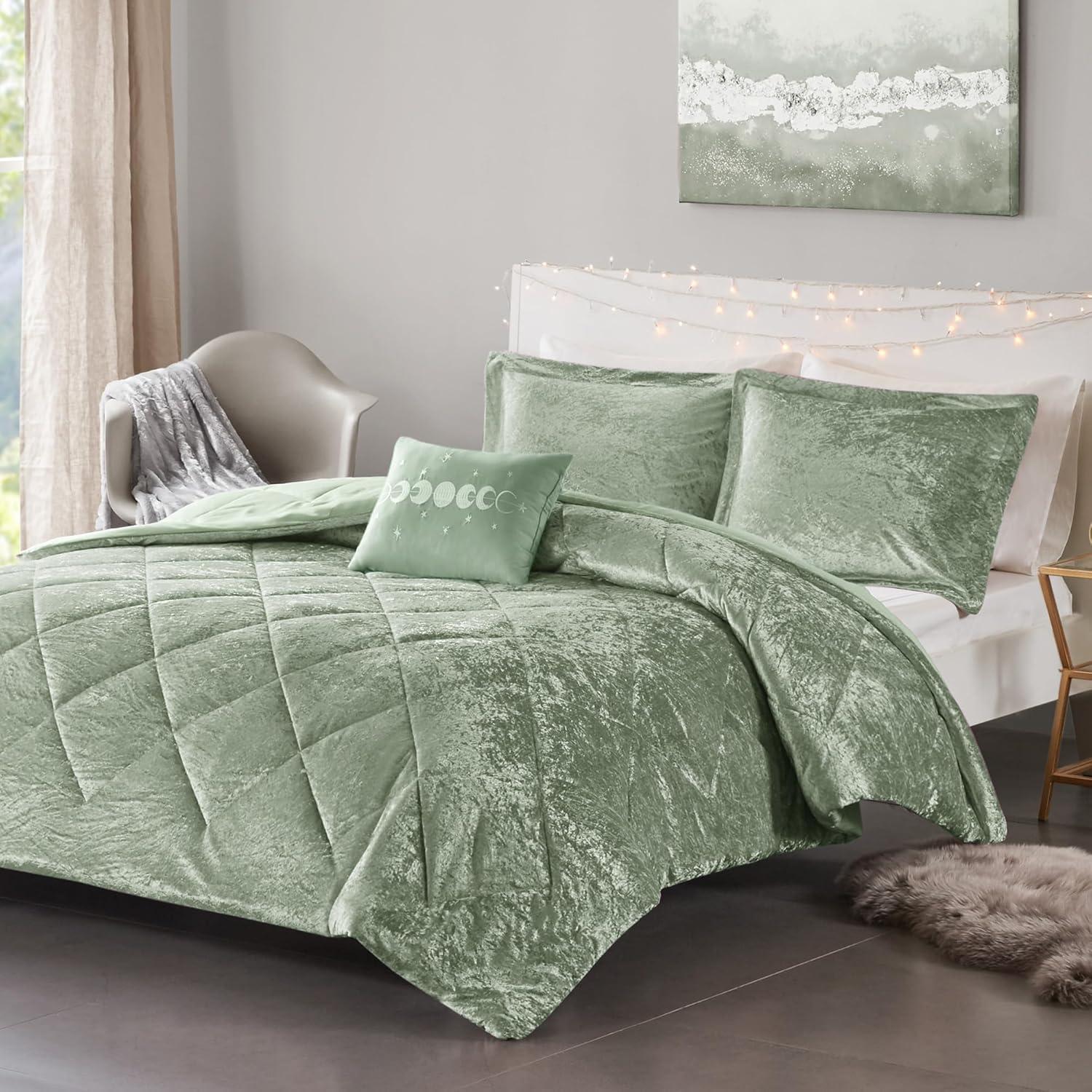 Felicia Green Velvet Full Comforter Set with Decorative Pillow