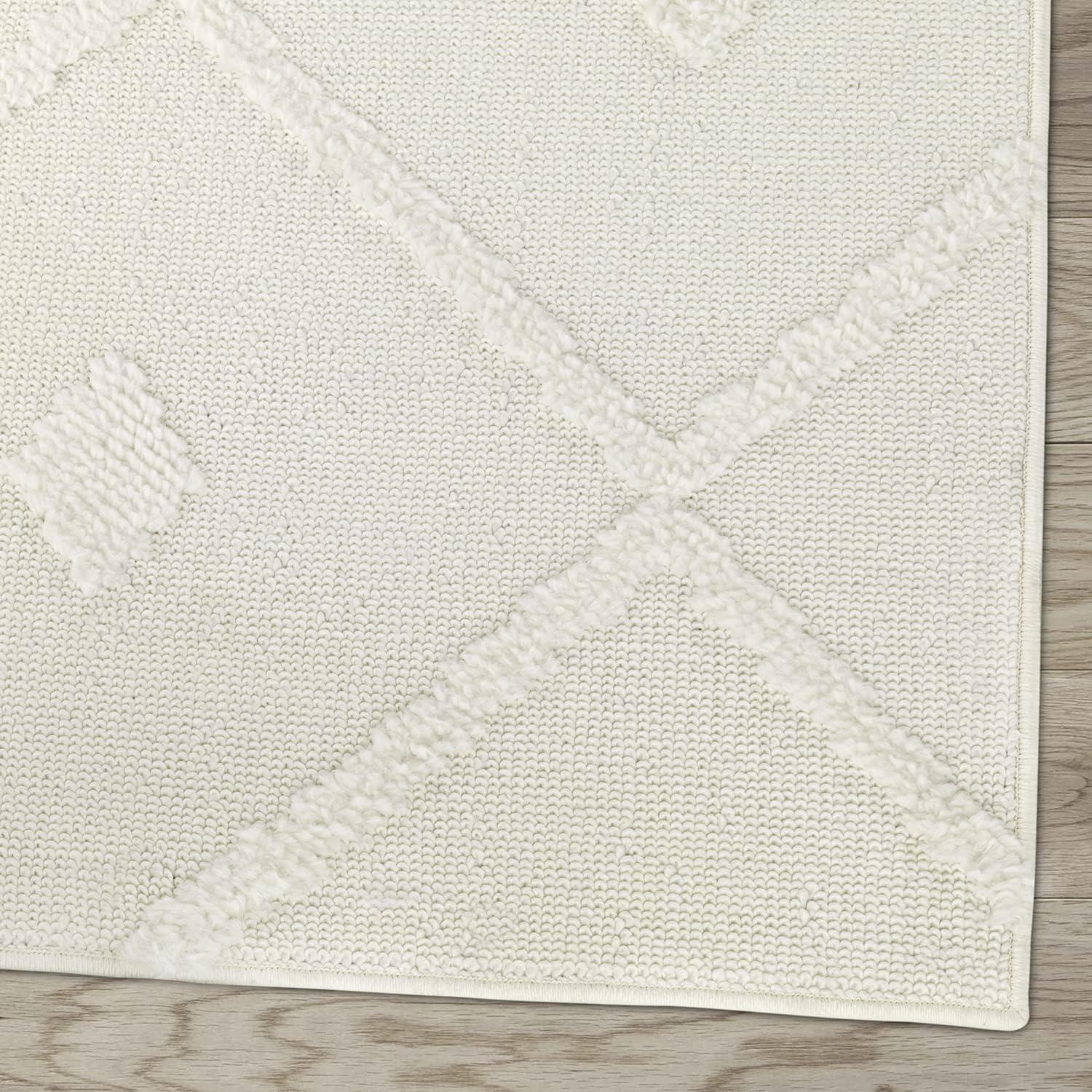 White Geometric Shag 5' x 7' Synthetic Area Rug