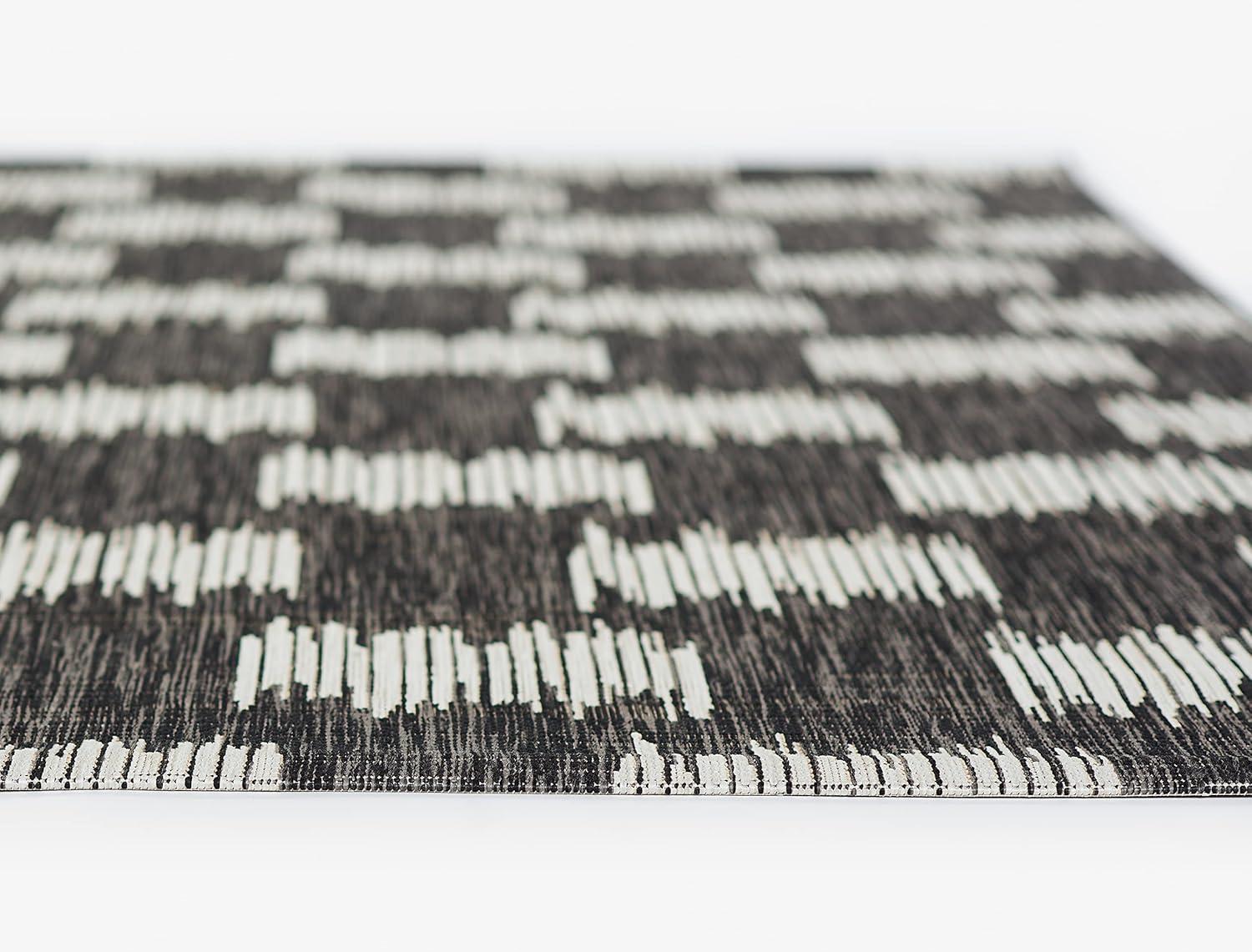 Novogratz by Momeni Villa Turin Charcoal Indoor Outdoor Rug 5'3" X 7'6"
