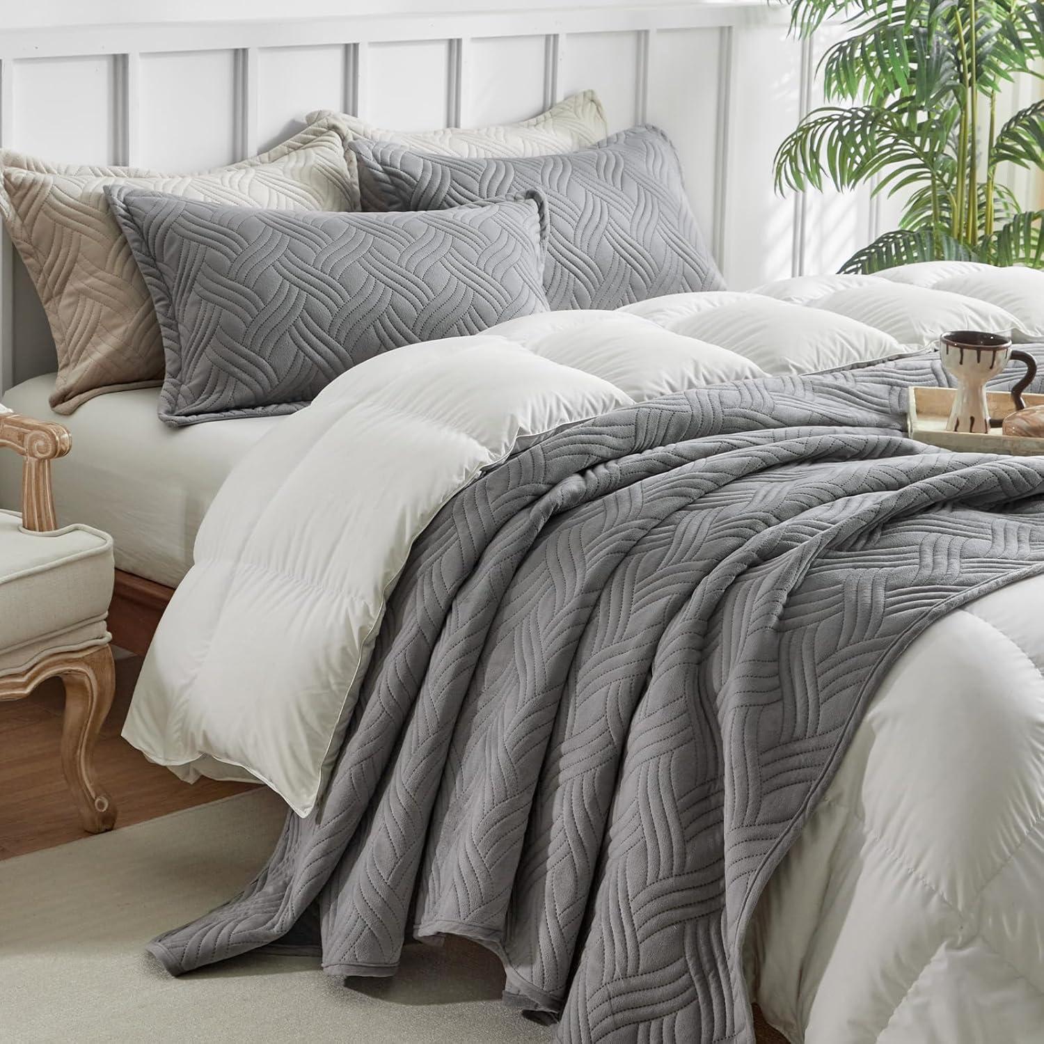 Diamond Velvet Quilt Set