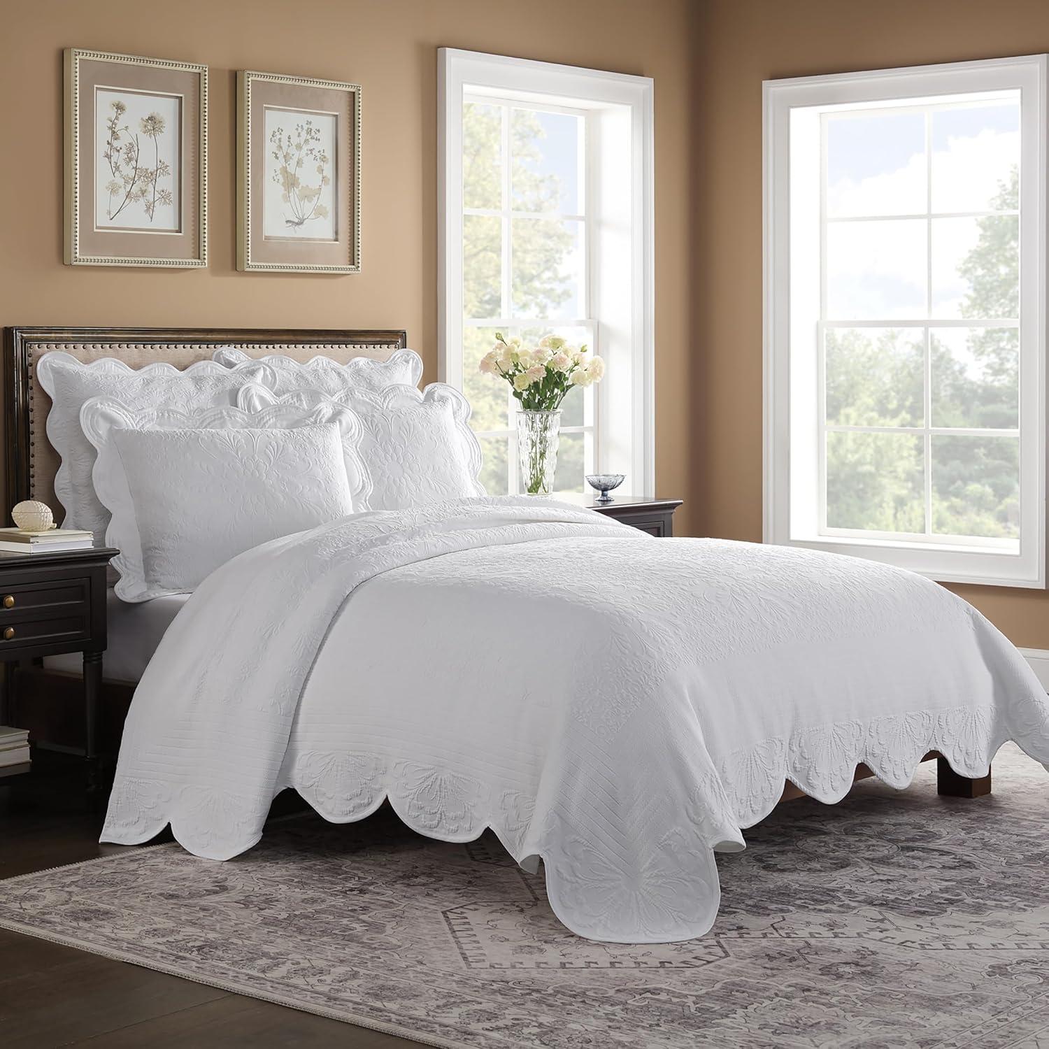 White Cotton King Sham with Scalloped Edges