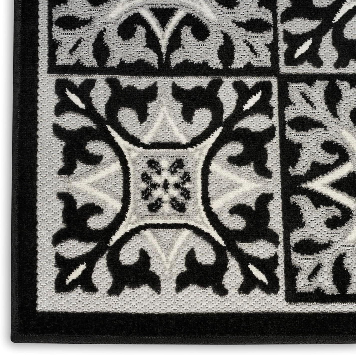 Black and White Geometric Synthetic 4' x 6' Washable Rug