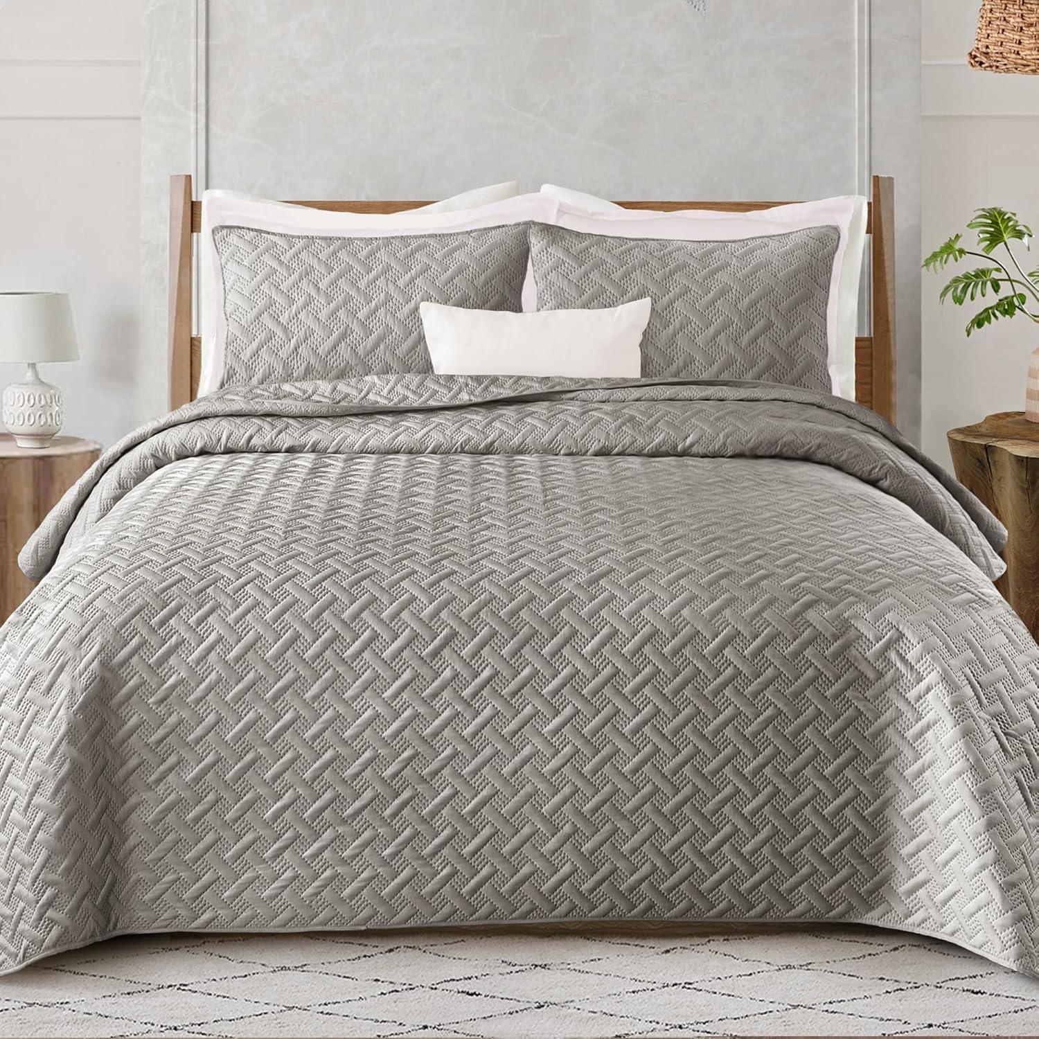 Exclusivo Mezcla Queen Quilt Bedding Set, Lightweight Soft Light Grey Queen Bedspreads Coverlets with Geometric Stitched Pattern