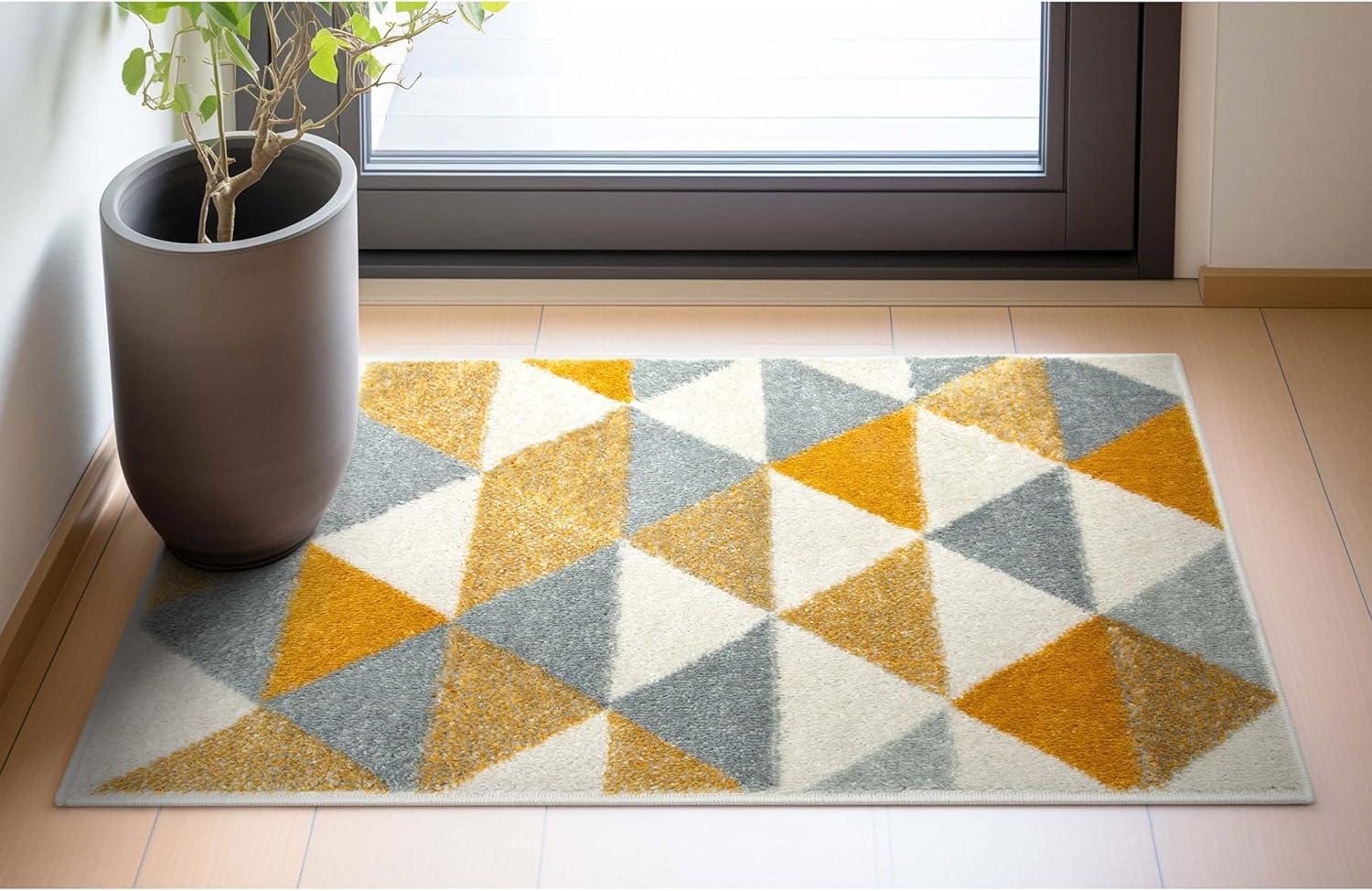 Gold and Grey Geometric Synthetic 2' x 3' Area Rug