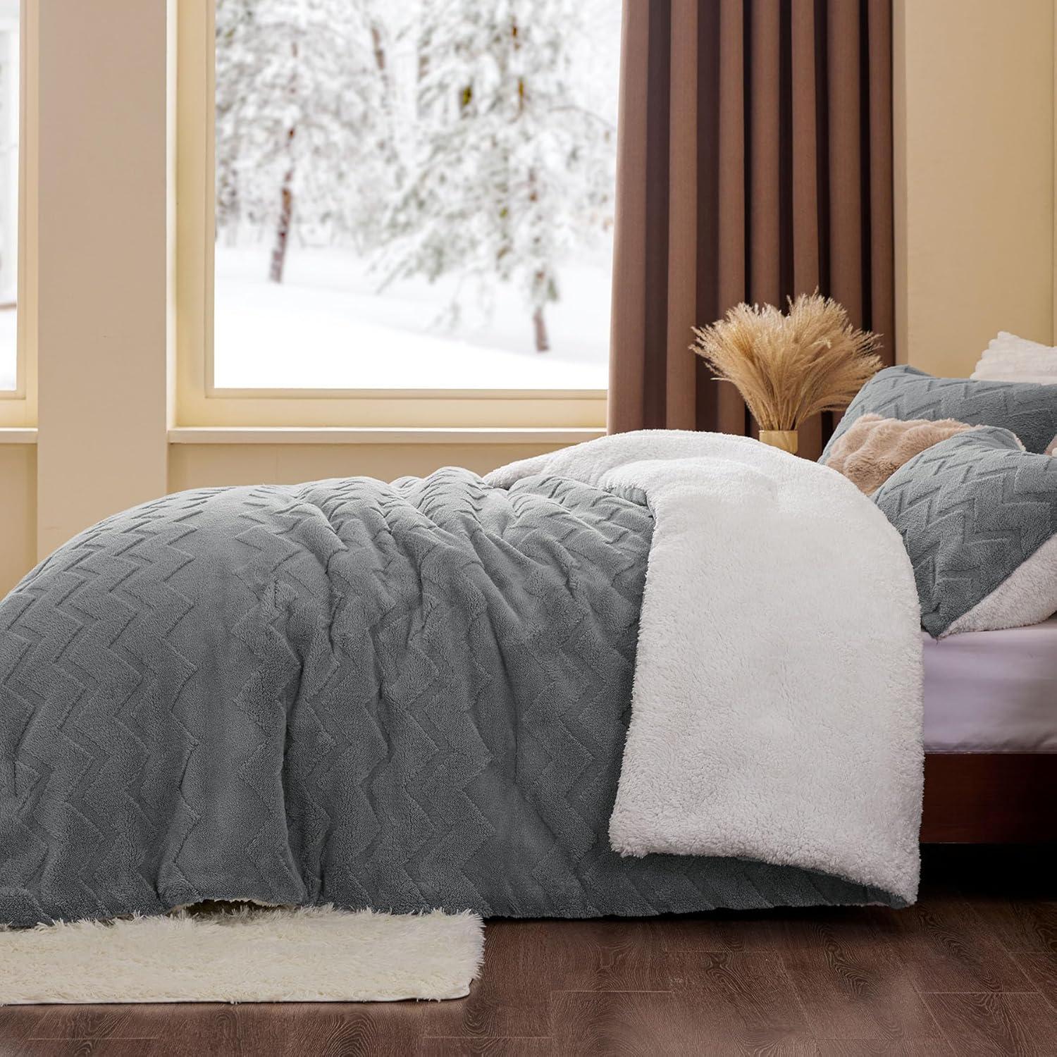 Gray Reversible Queen Sherpa Comforter Set with Pillowcases