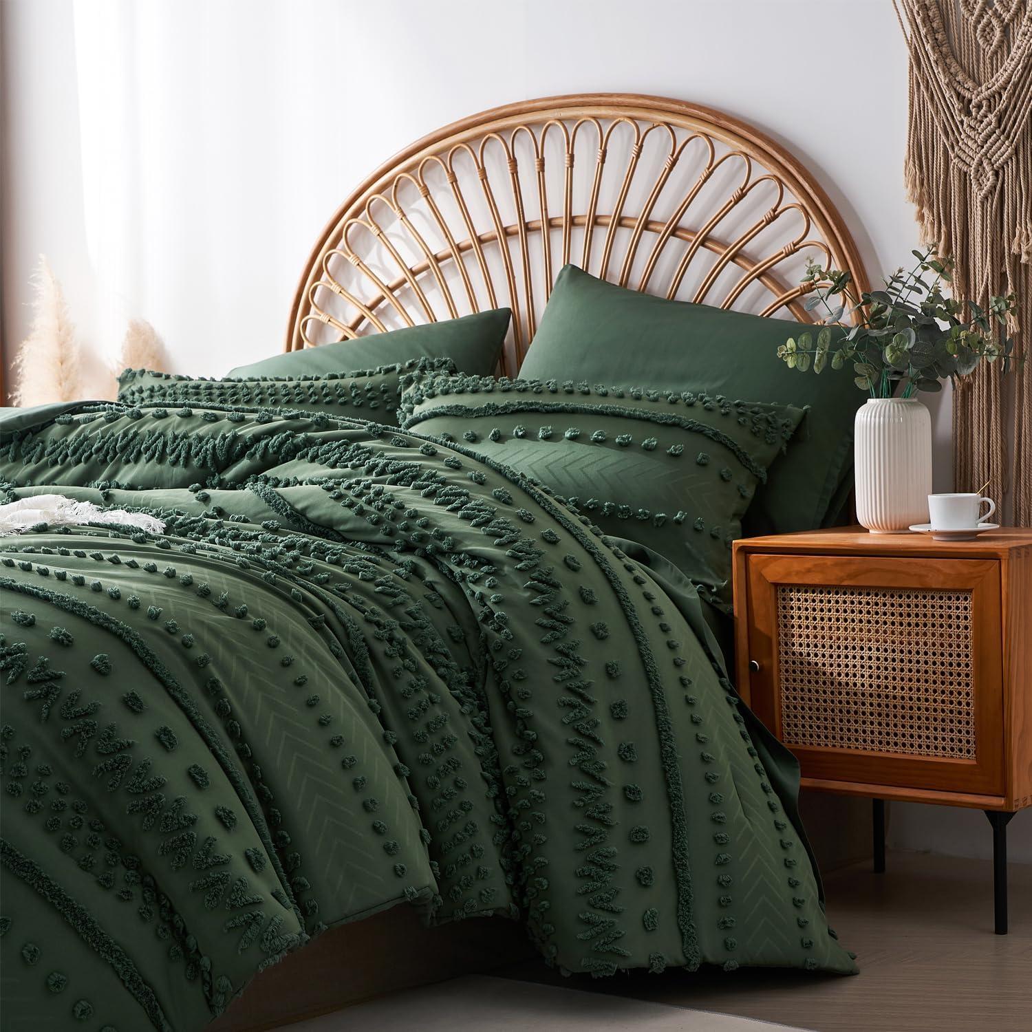 EVERGRACE King Size Comforter Set 7 Pieces Bed in a Bag for College Dorm, White Tufted Shabby Chic Boho Comforter and Sheet Set with Pom Pom Textured, Soft Fluffy Farmhouse Complete Bedding Set