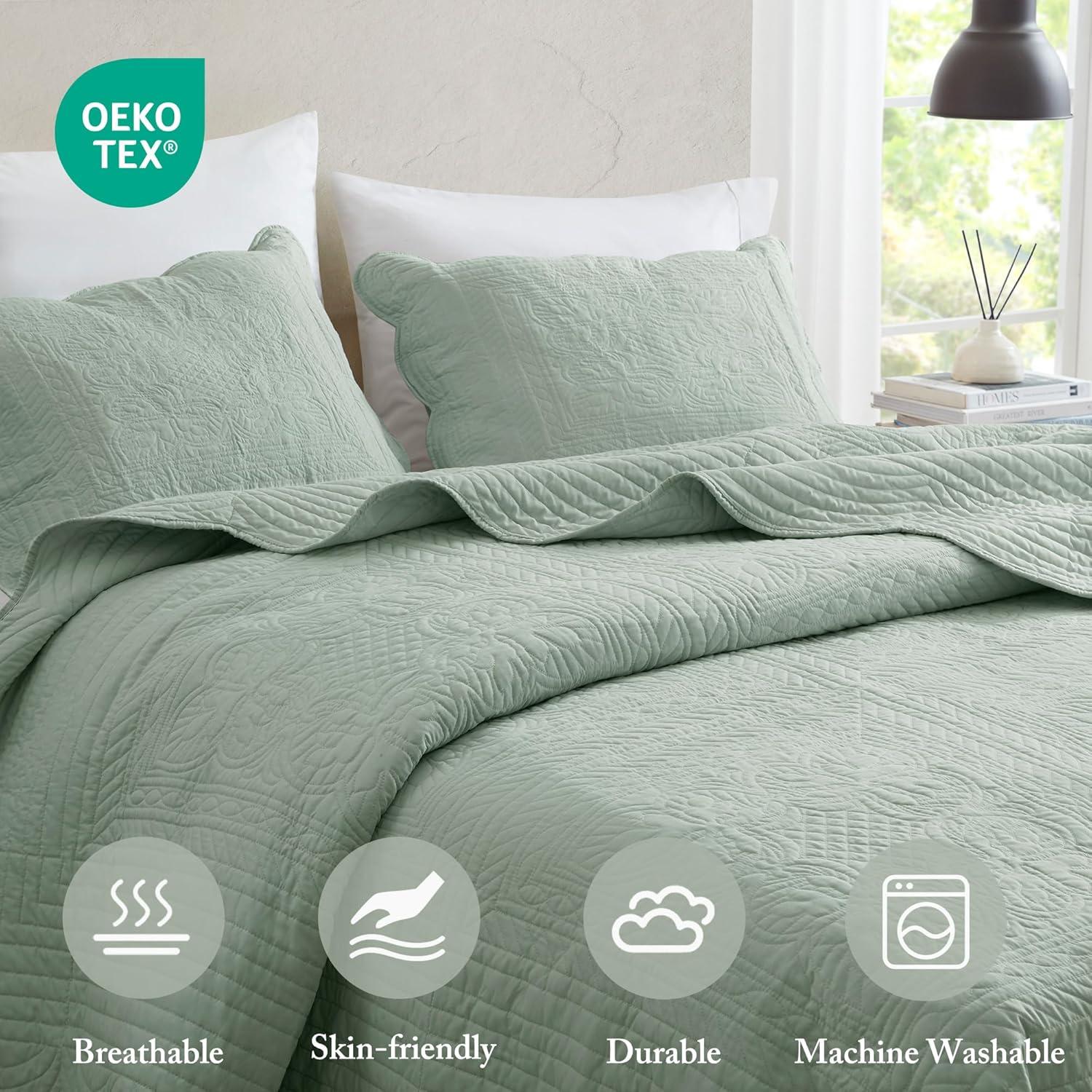 Tuscany Scalloped Edge Quilt Set