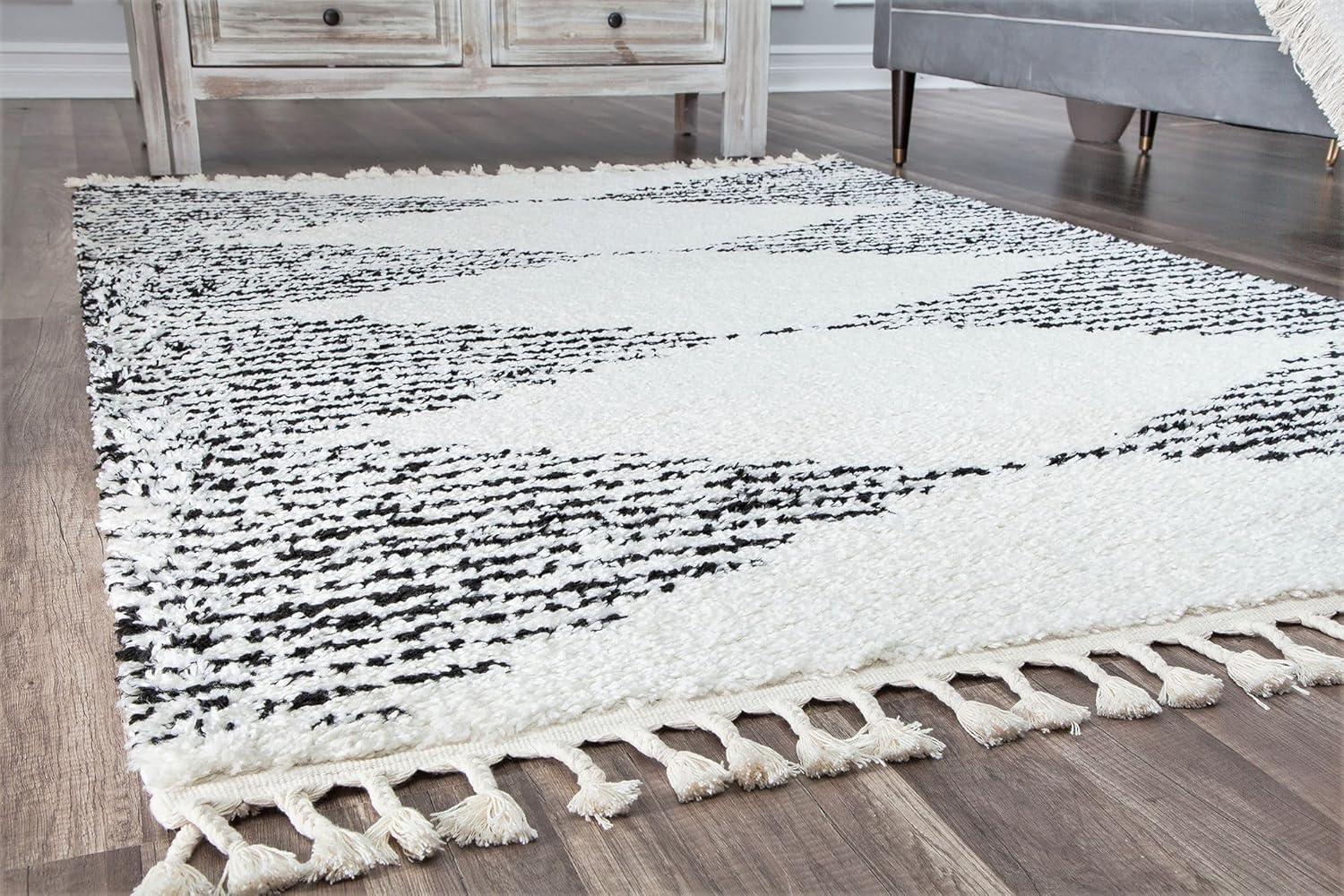 Qi Mason Shag Tribal Heath White Area Rug