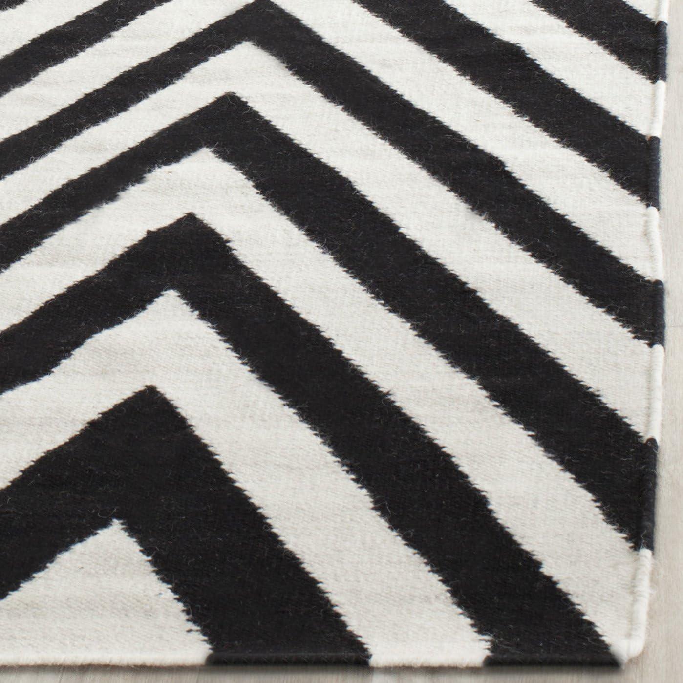 SAFAVIEH Dhurrie Deborah Chevron Zigzag Wool Runner Rug, Black/Ivory, 2'6" x 6'