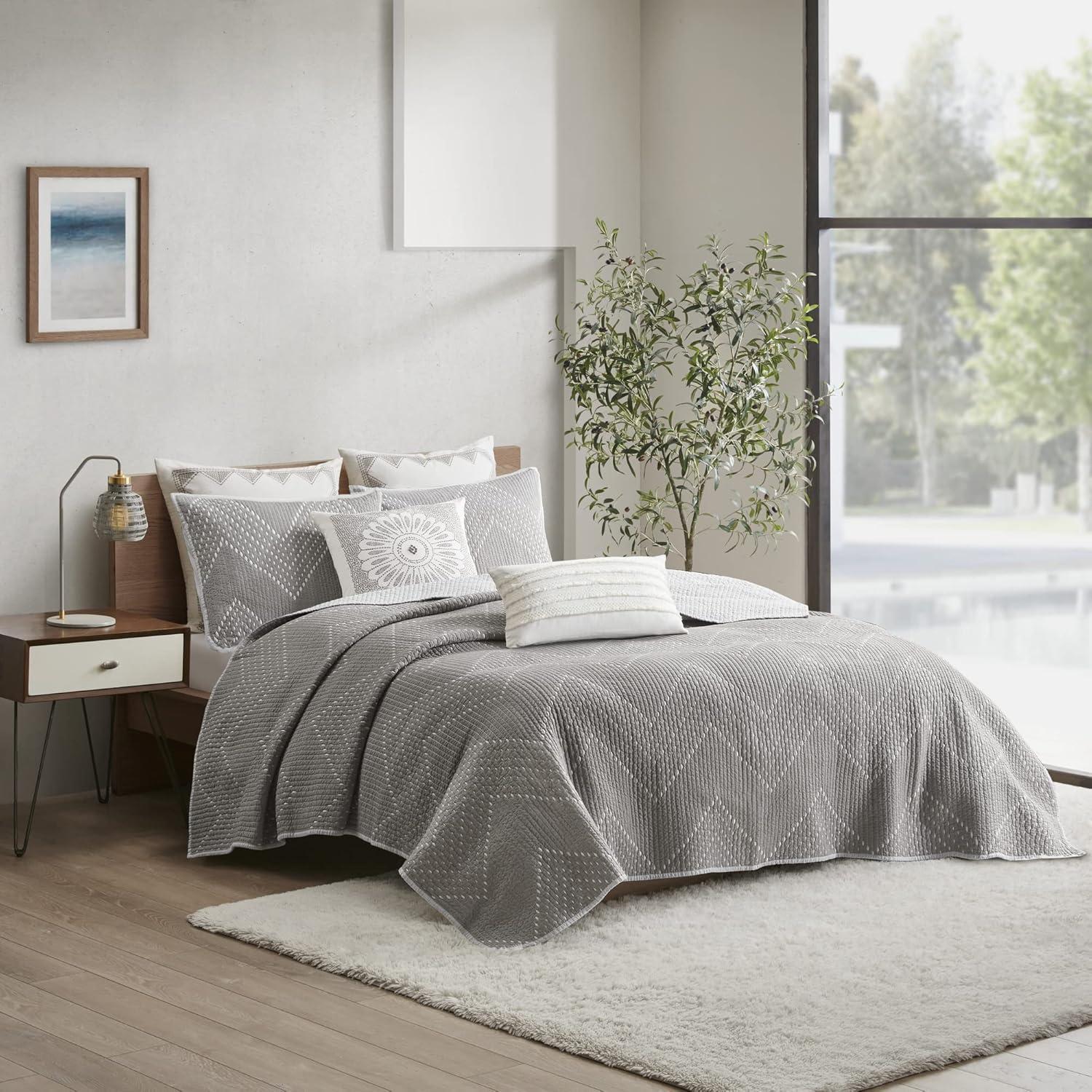INK+IVY Pomona Winnie Embroidered Cotton 3 Piece Quilt Set