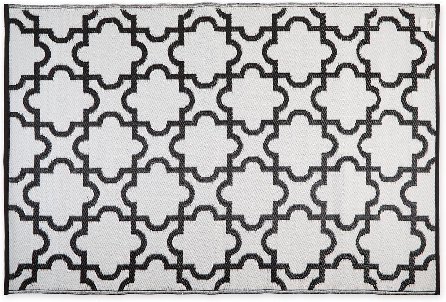 Reversible Diamond Tufted Easy-Care Black Synthetic Rug, 4' x 6'