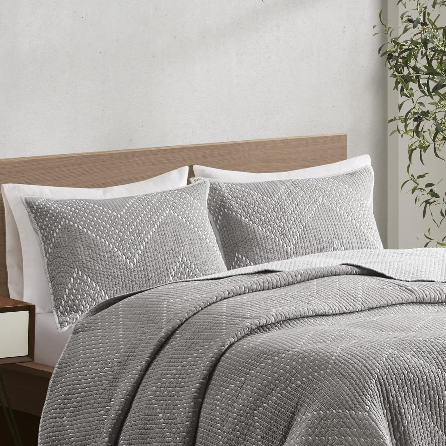 INK+IVY Pomona Winnie Embroidered Cotton 3 Piece Quilt Set