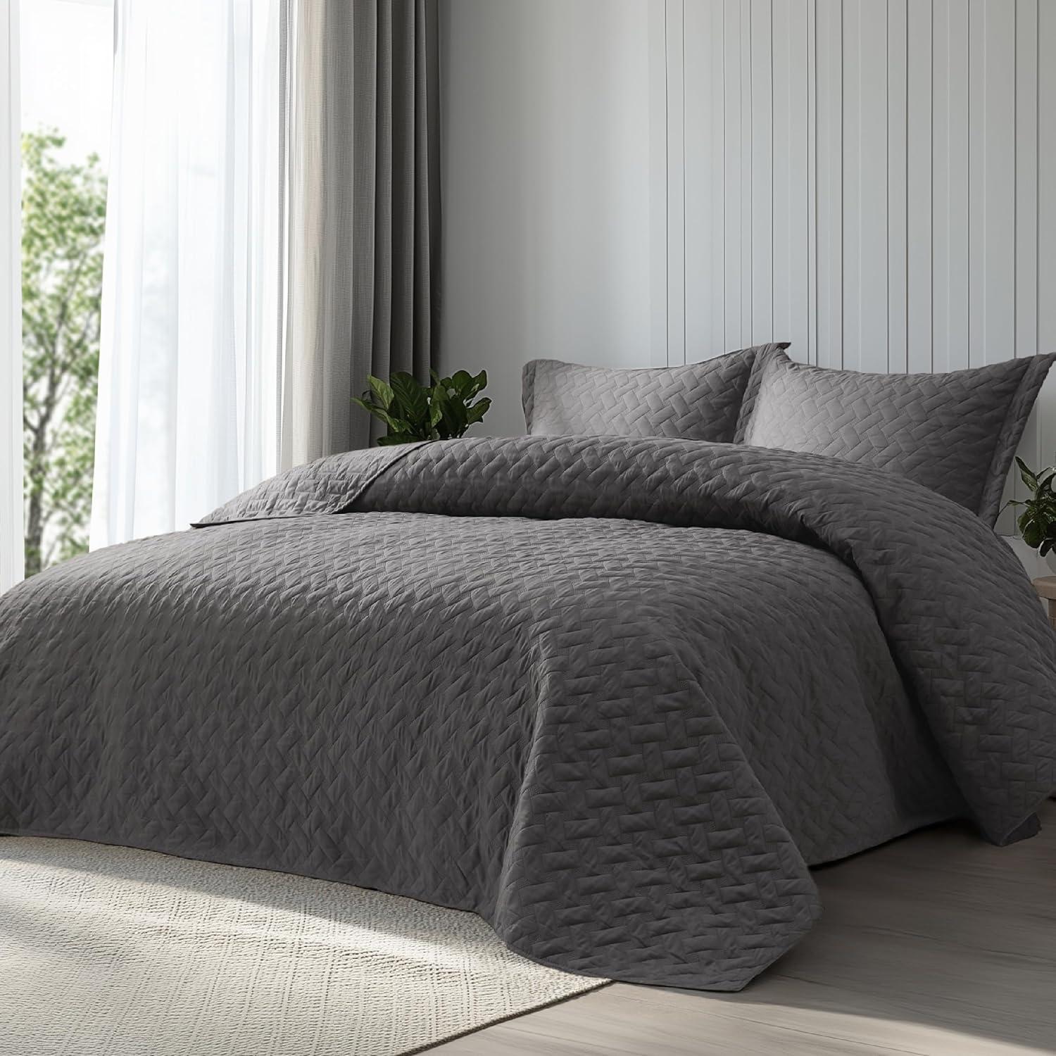 Lightweight Spring Quilt Set Oversized King Size White Bedding Set for All Seasons - Bedsure