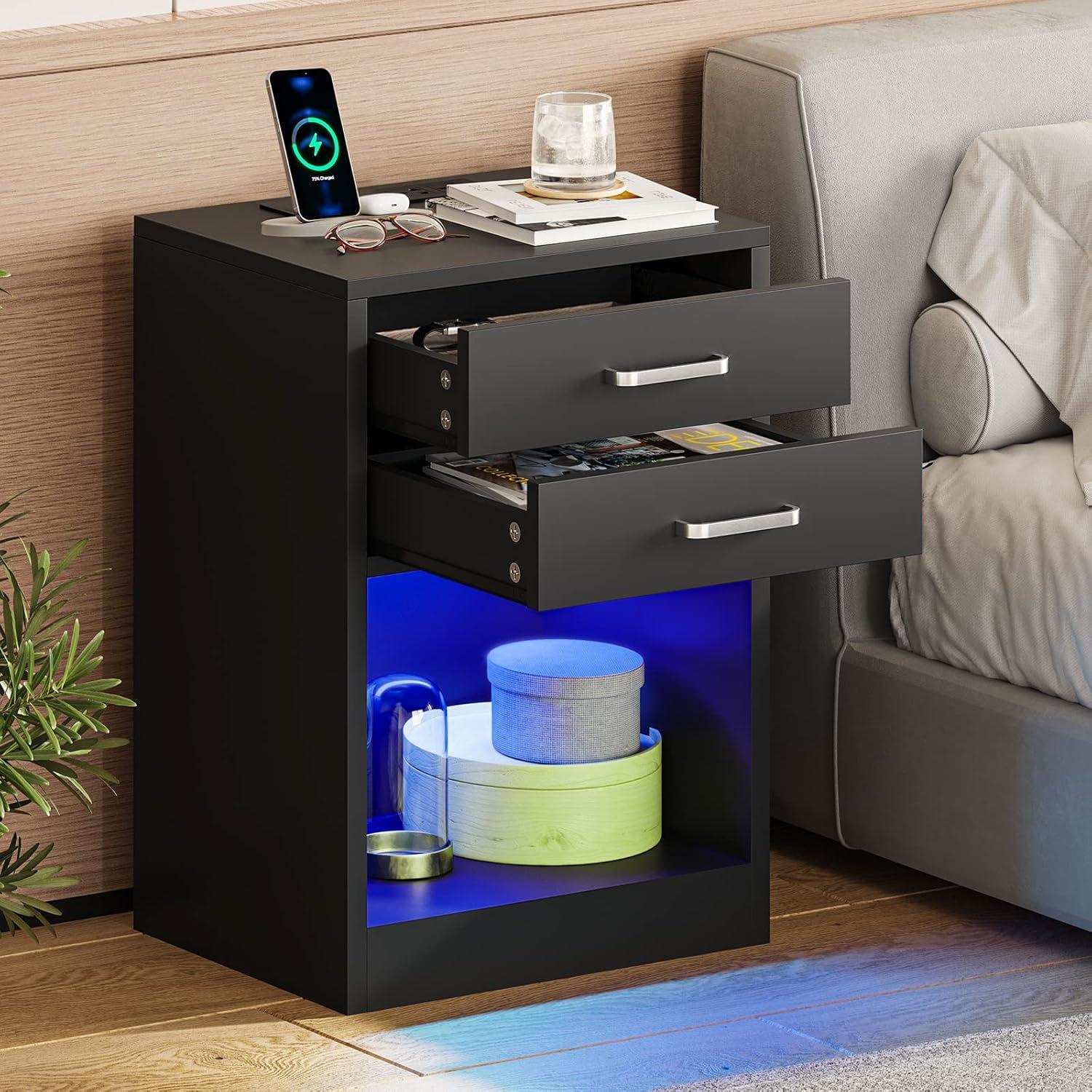 Mesita de Noche con Estación de Carga y Luces LED, Mesita de Noche Moderna con 3 Cajones de Almacenamiento, Diseño de Perfil Curvo, Negro Clásico
