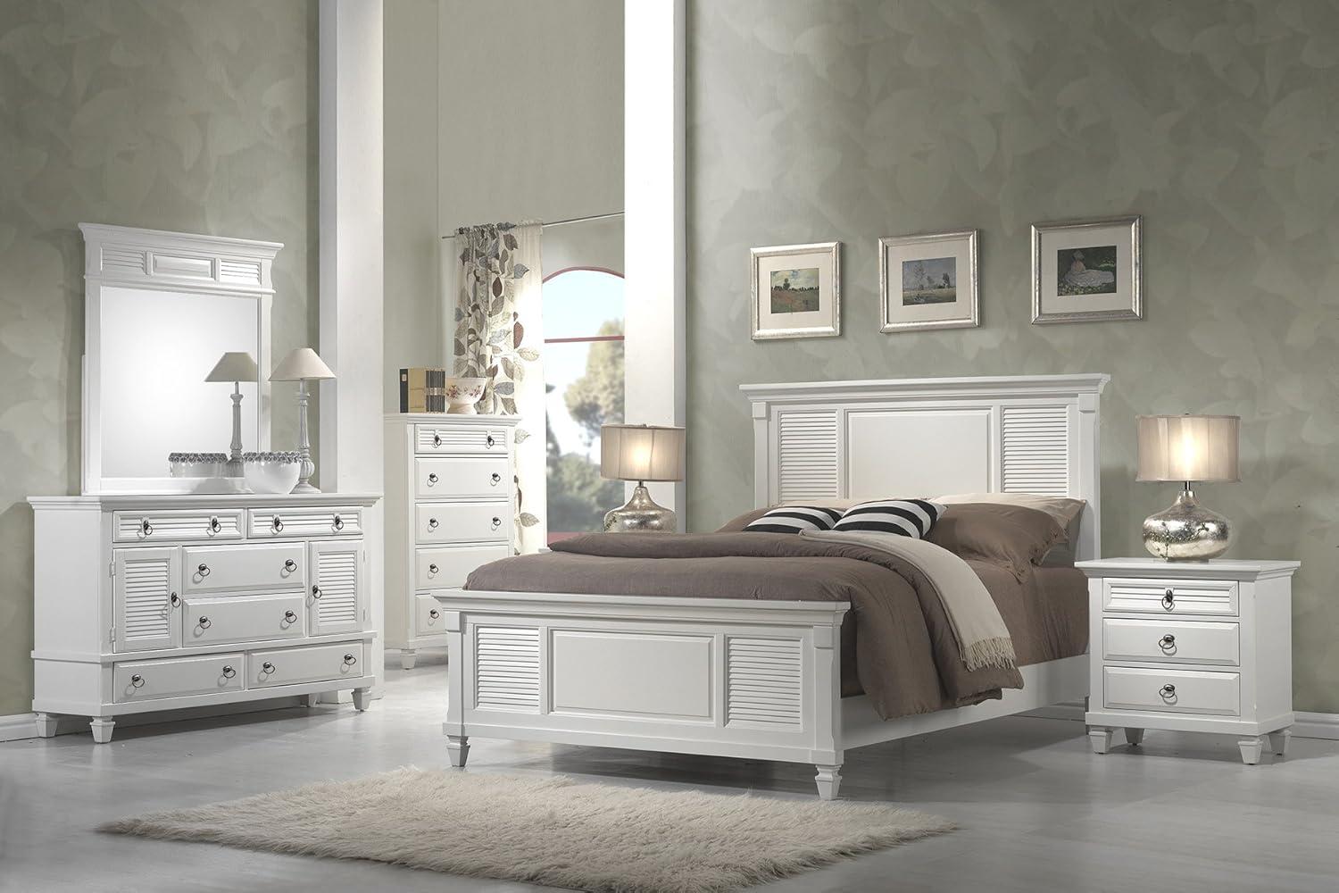 Winchester Pine White Transitional 3-Drawer Nightstand