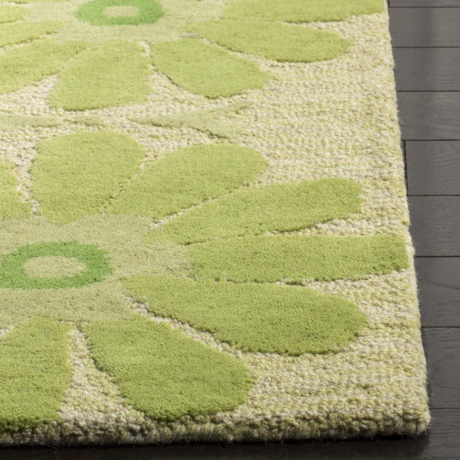 SAFAVIEH Kids Flowers Floral Area Rug, Beige/Green, 3' x 5'