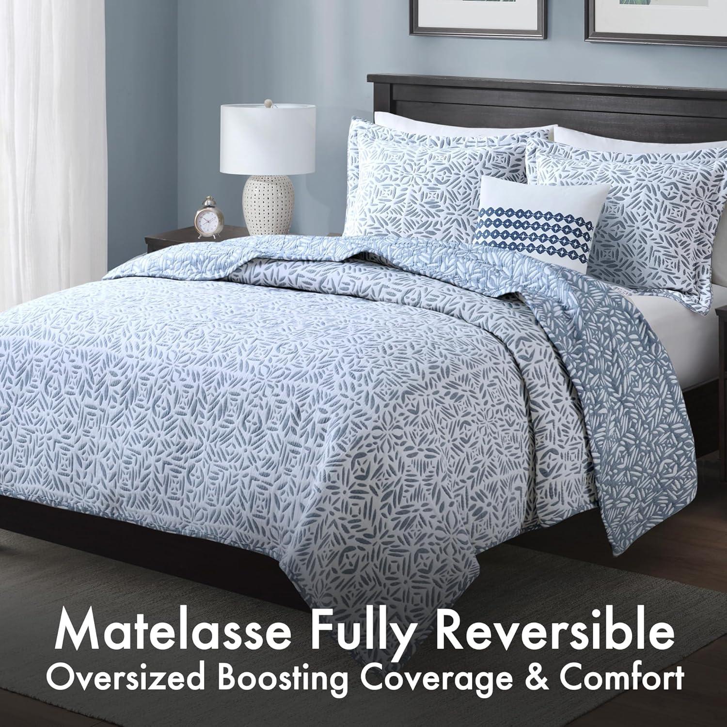 Blue Reversible Cotton King Quilt Set with Embroidered Pillow