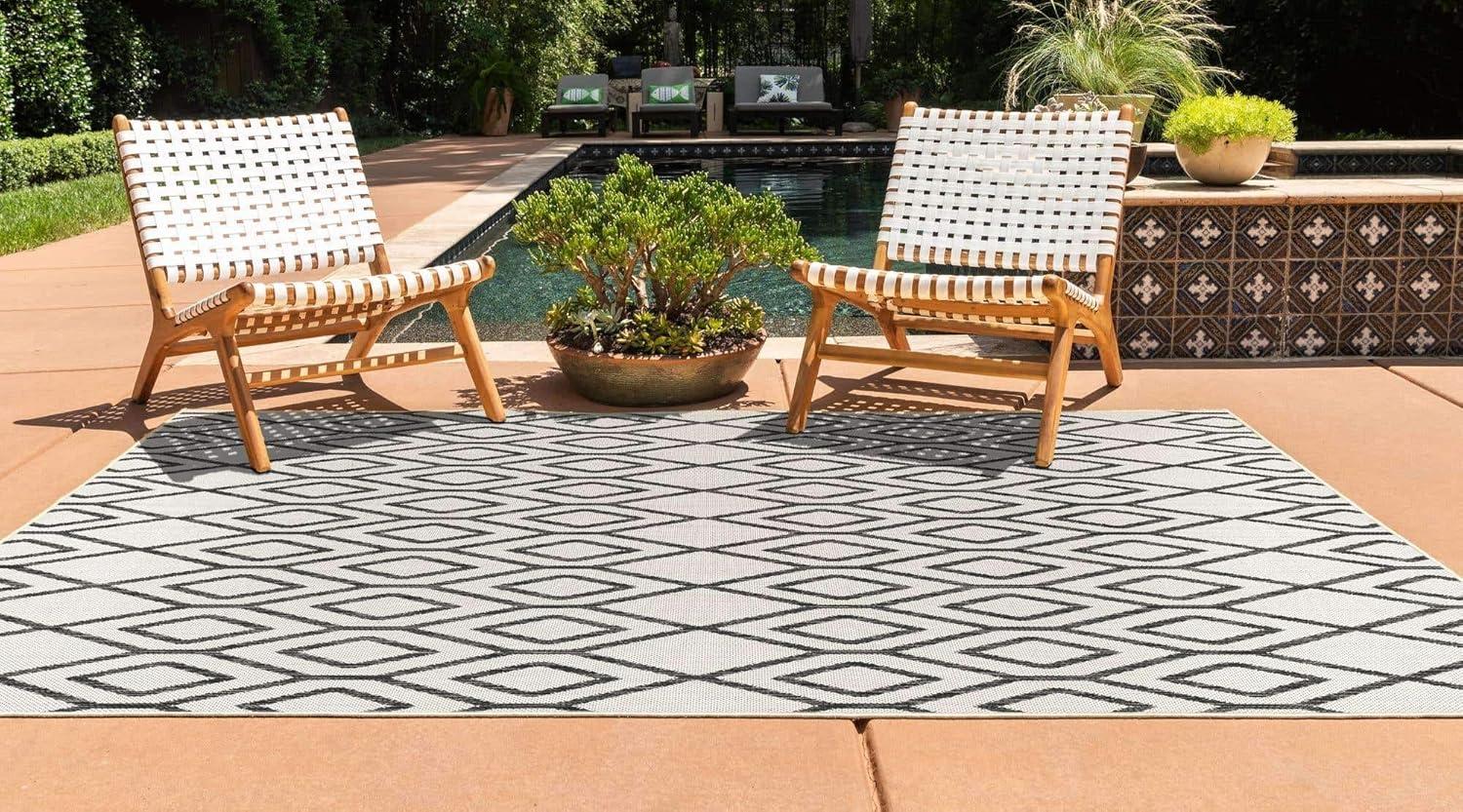 Jill Zarin 7' 0 x 10' 0 Rectangle Indoor/Outdoor Ivory Area Rug