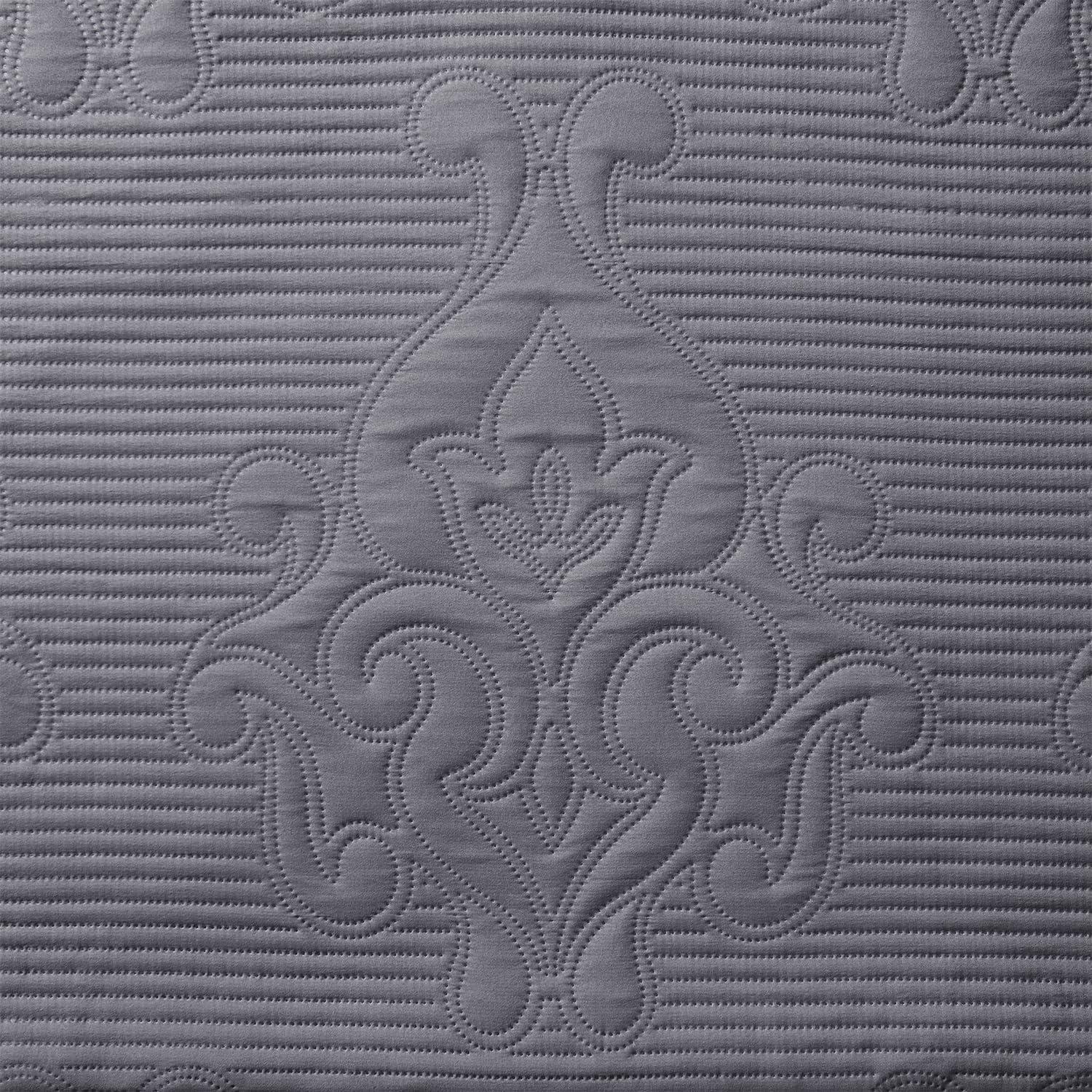 VCNY Square 3-Piece Solid Pinsonic Textured Quilt Set