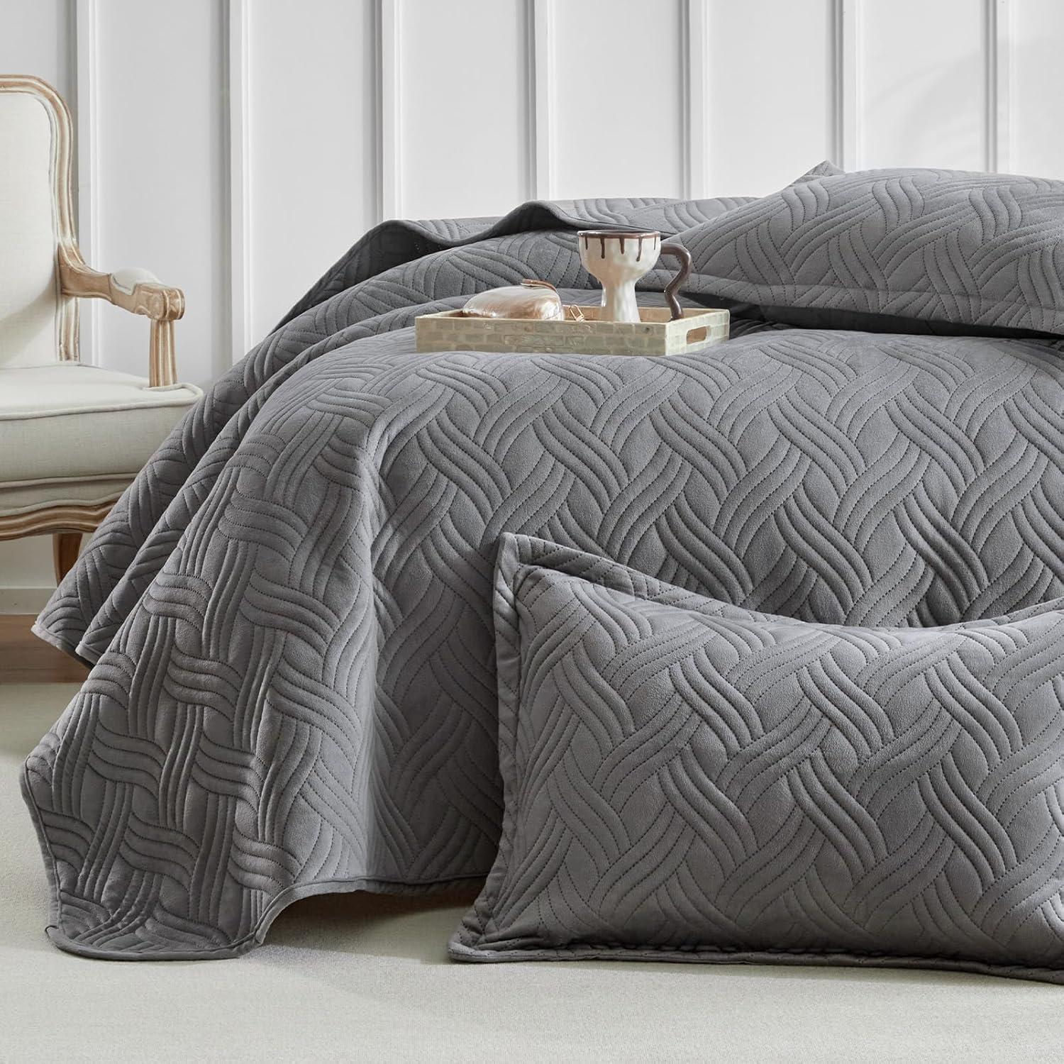Diamond Velvet Quilt Set