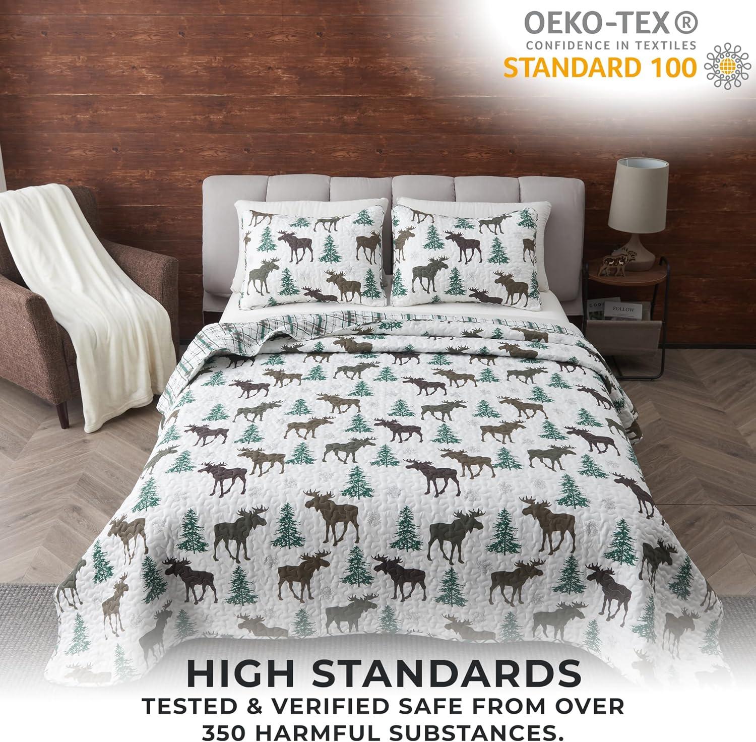 Moose Printed Reversible Patchwork Quilt Set with Shams