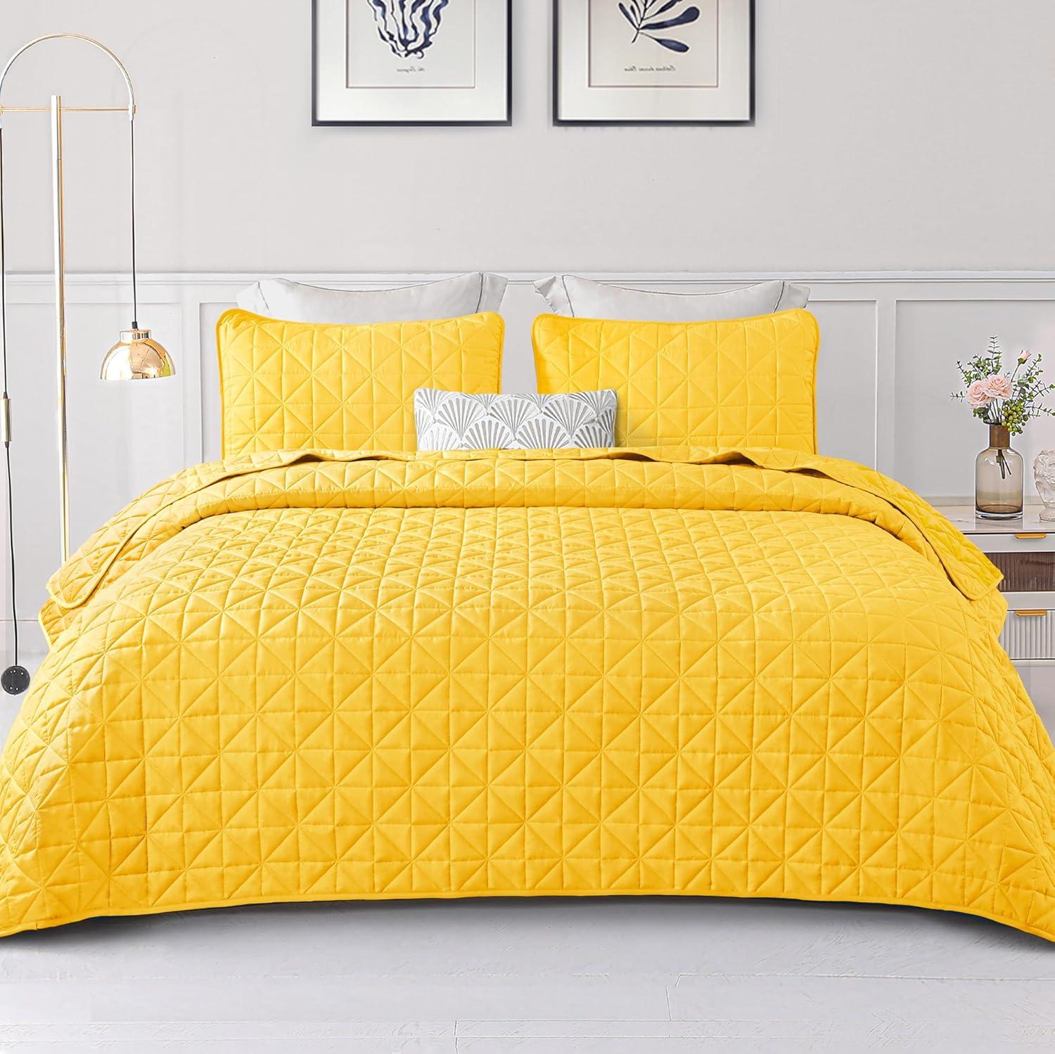Exclusivo Mezcla Bed Quilt Set Queen Size for All Seasons, Stitched Pattern Quilted Bedspread/ Bedding Set/ Coverlet with 2 Pillow shams, Lightweight and Soft, Yellow