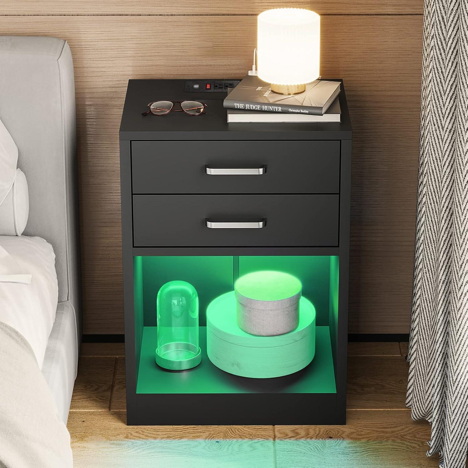 Mesita de Noche con Estación de Carga y Luces LED, Mesita de Noche Moderna con 3 Cajones de Almacenamiento, Diseño de Perfil Curvo, Negro Clásico