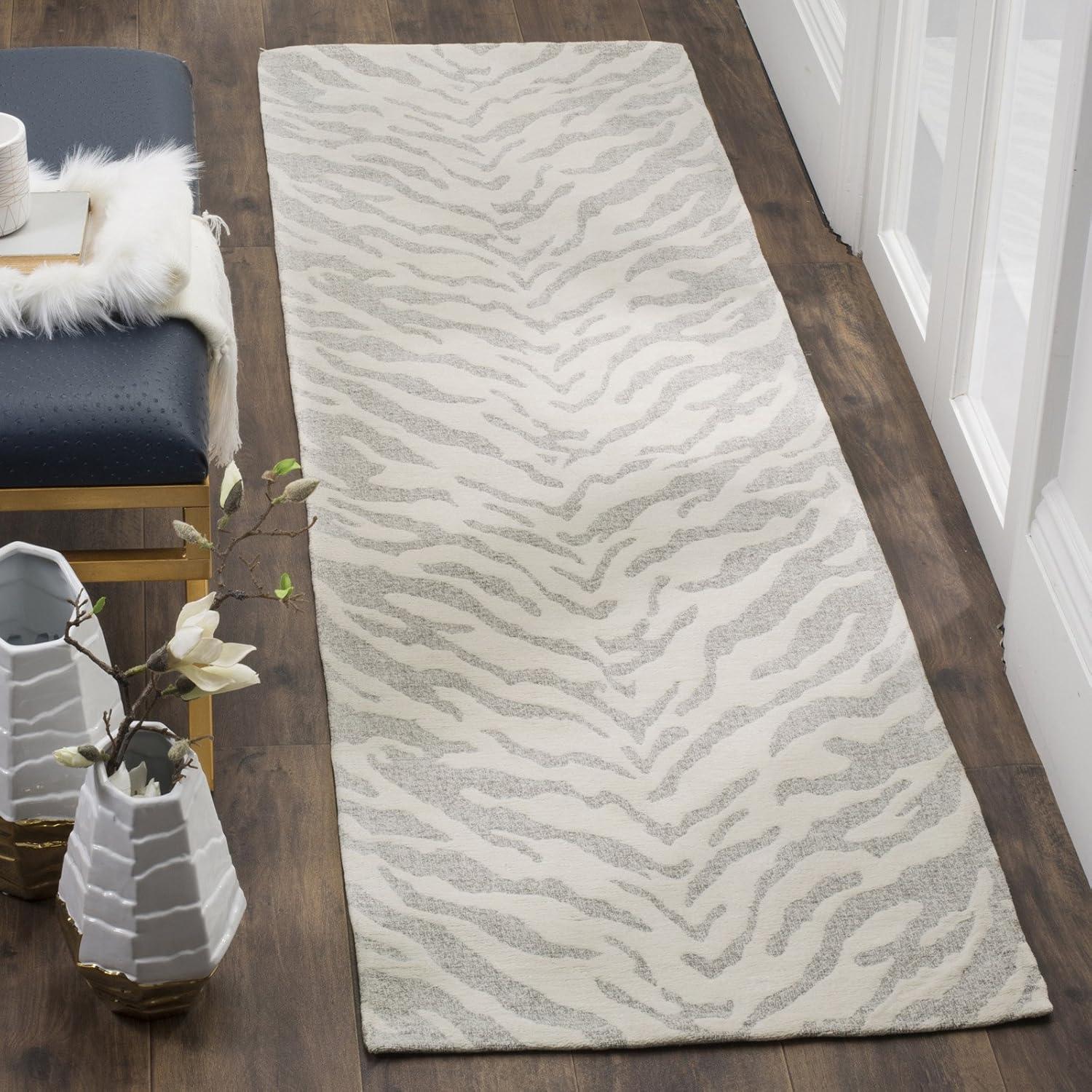 Light Grey and Ivory 4' x 6' Hand-Tufted Wool Area Rug