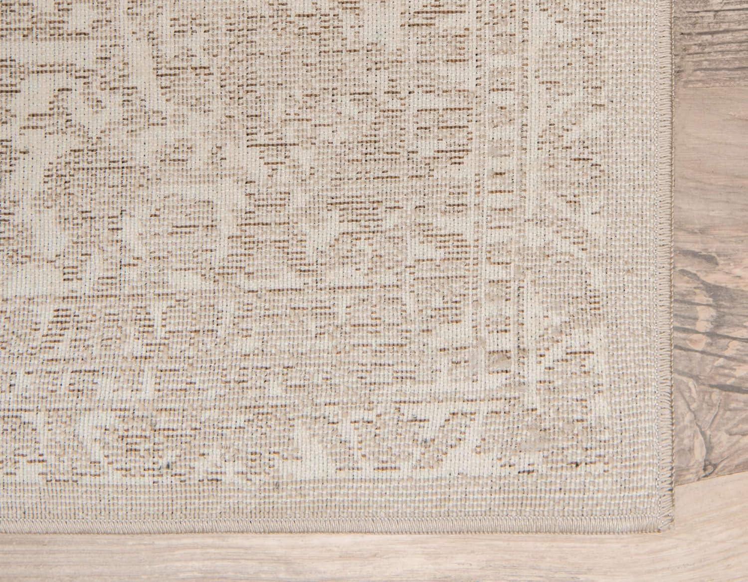 Unique Loom Chateau Collection Area Rug - Jefferson (4' 1" x 6' 1" Rectangle Beige/Light Brown)