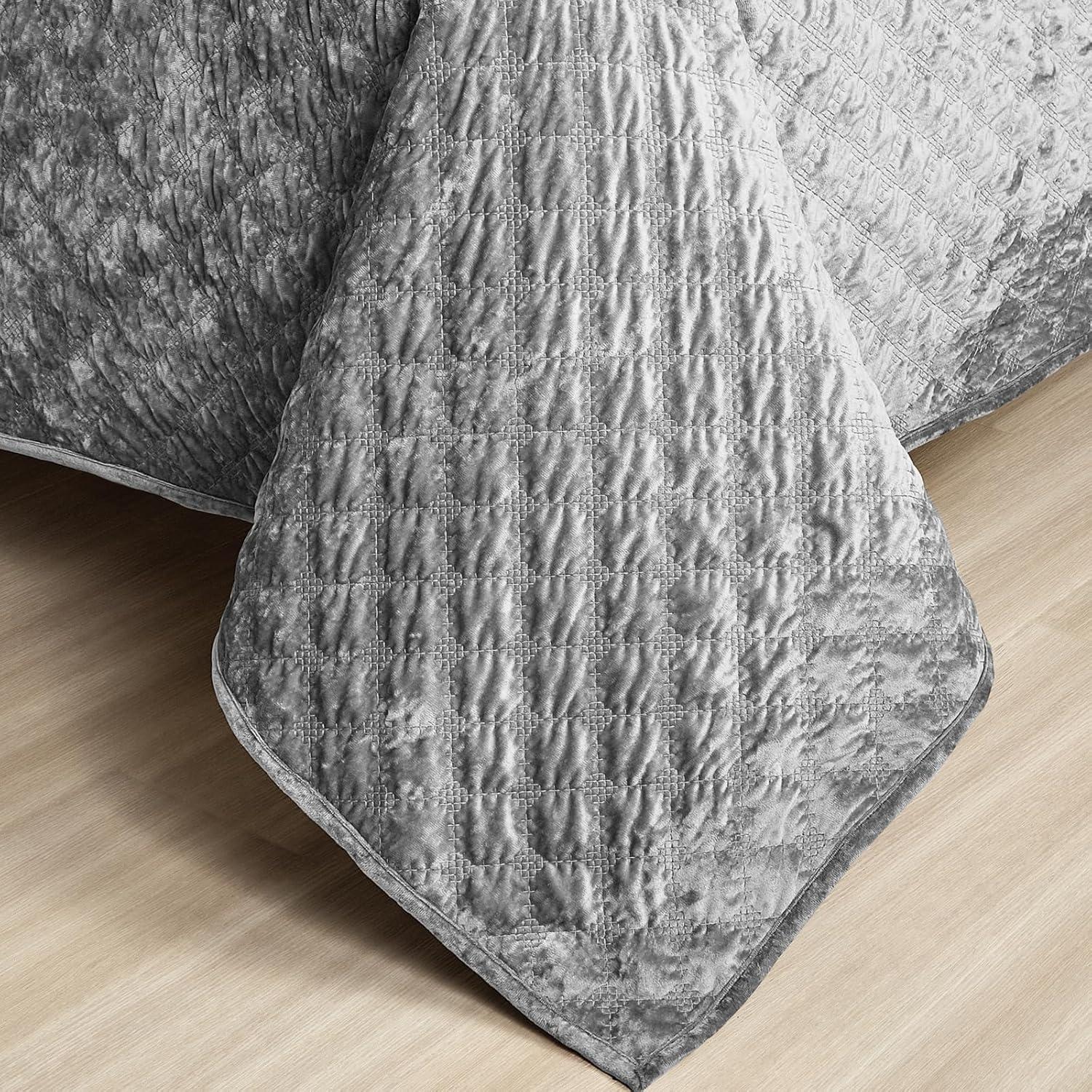 Chezmoi Collection Nina 3-Piece Modern Diamond Pattern Solid Velvet Quilt Set