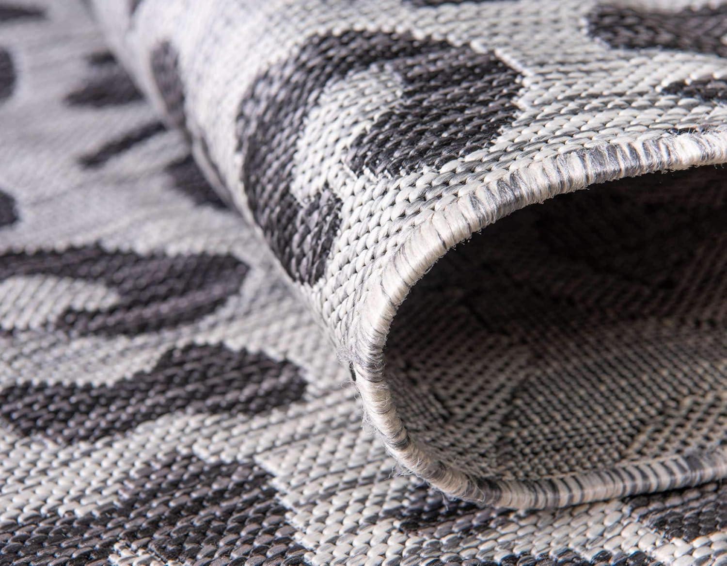 Unique Loom 4' 1 x 6' 1 Rectangle Indoor/Outdoor Safari Light Gray Area Rug