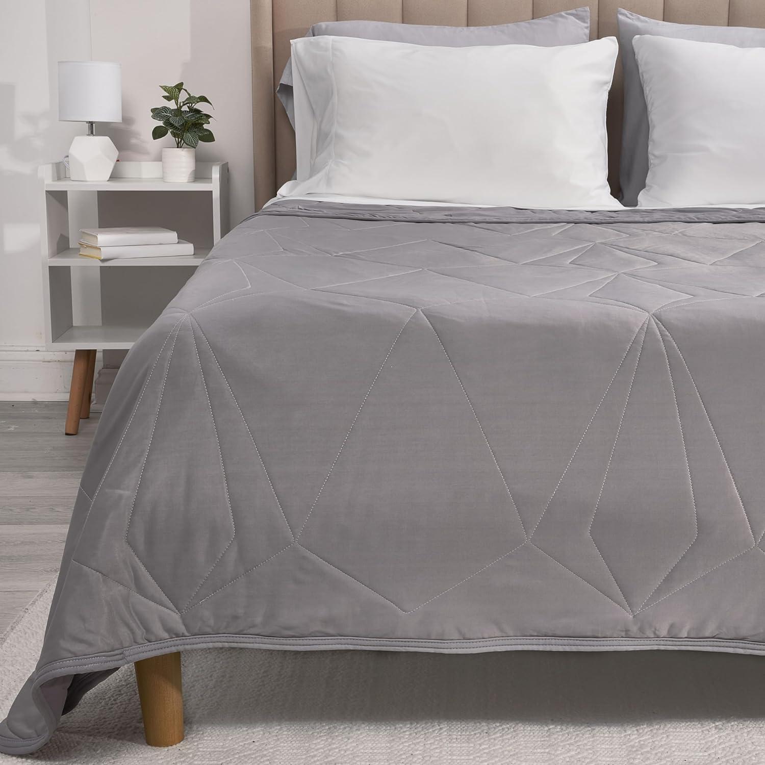 Queen Size Gray Dual-Sided Cooling Blanket with Moisture-Wicking Fabric