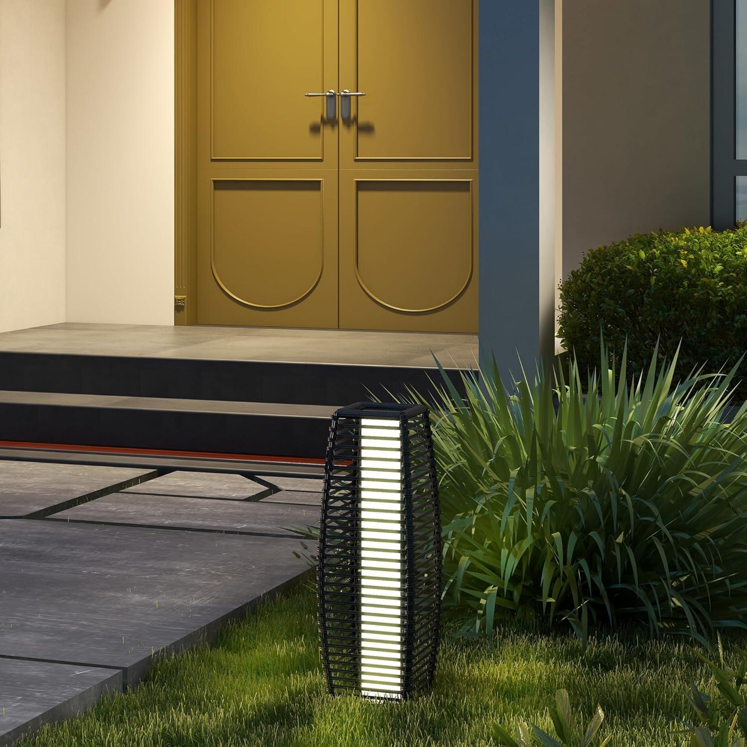 Outsunny Solar Powered Outdoor Floor Lamp