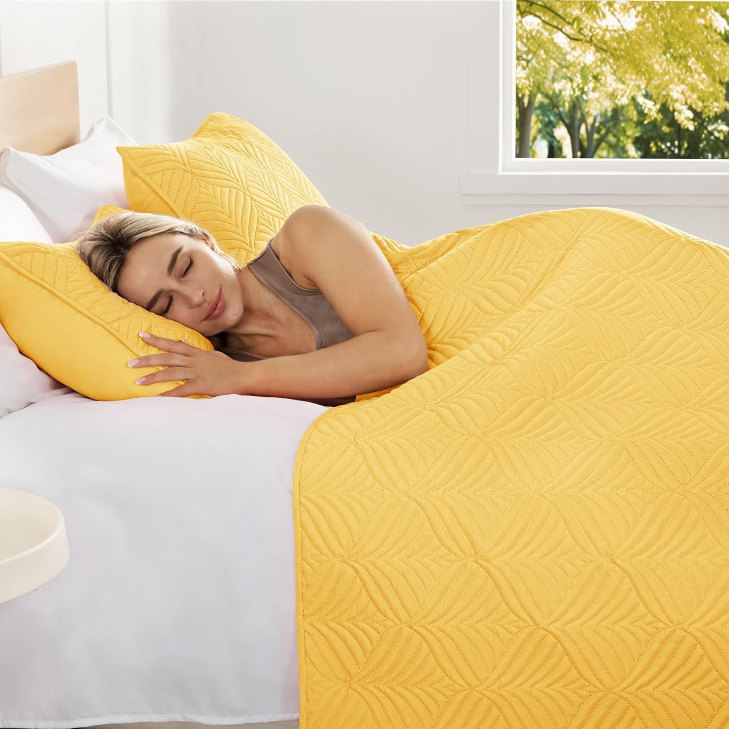 Whale Flotilla Microfiber Queen Size (96x90 inches) Quilt Set Lightweight Ultrasonic Quilted Bedspreads Coverlets Set with Classic Pattern, Yellow, 3 Piece (1 Quilt, 2 Pillow Shams)