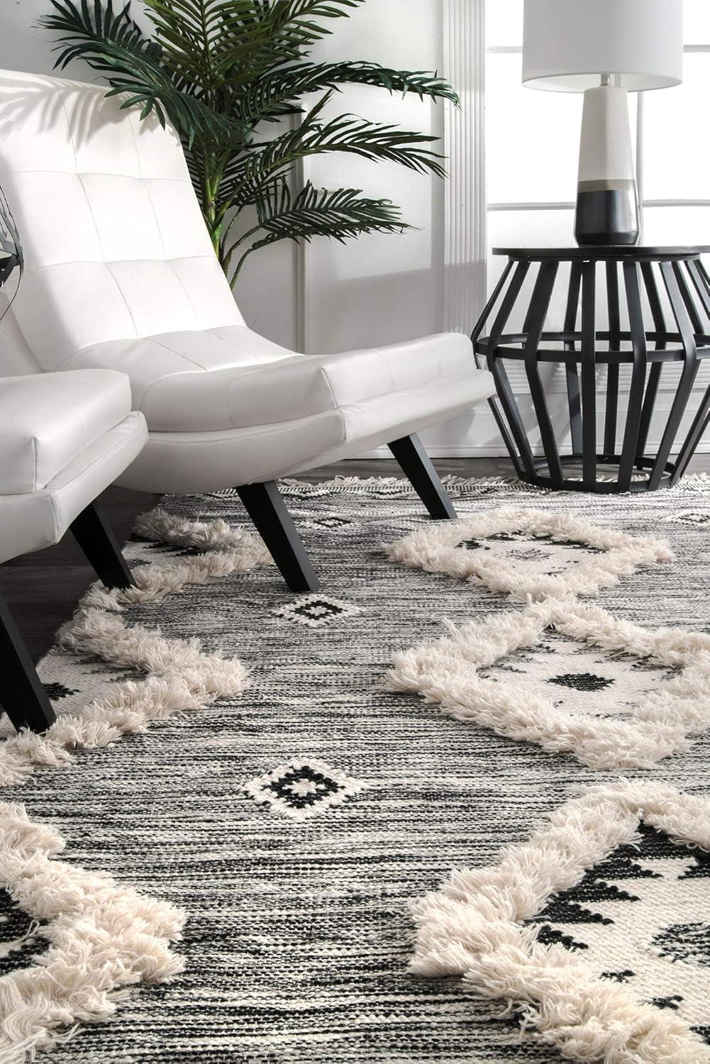 Nuloom Savannah Moroccan Tasseled Wool Indoor Area Rug