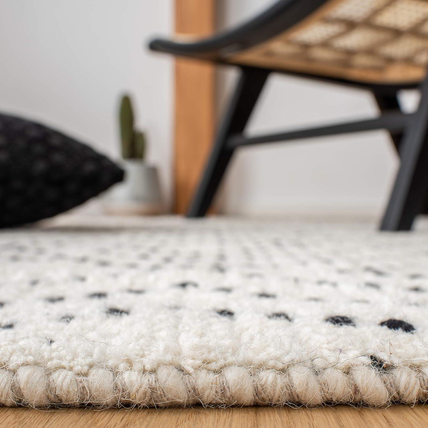 Casablanca CSB676 Hand Loomed Area Rug - Ivory/Black - 8'x10' - Safavieh.