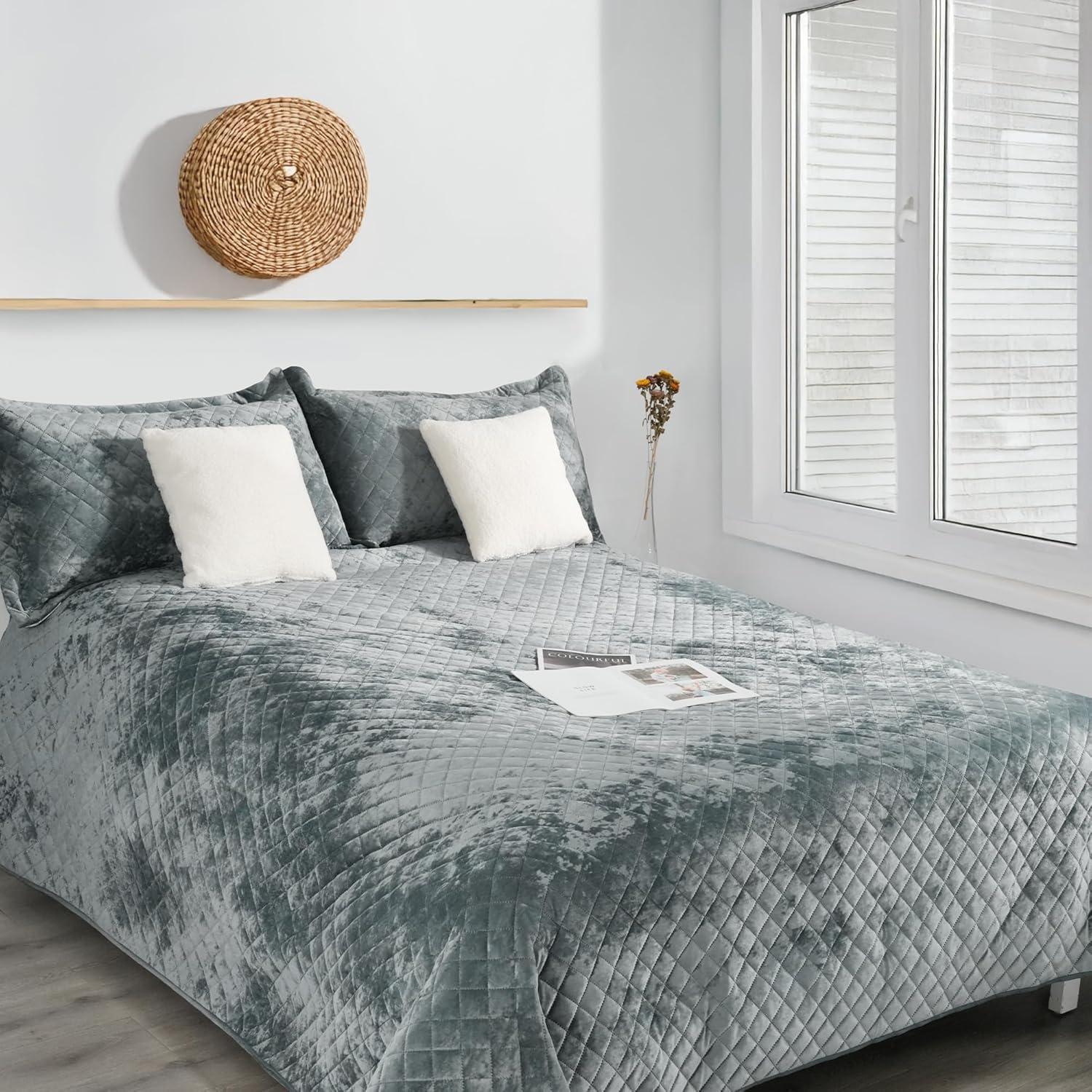 Royal Velvet Diamond Velvet Quilt Set