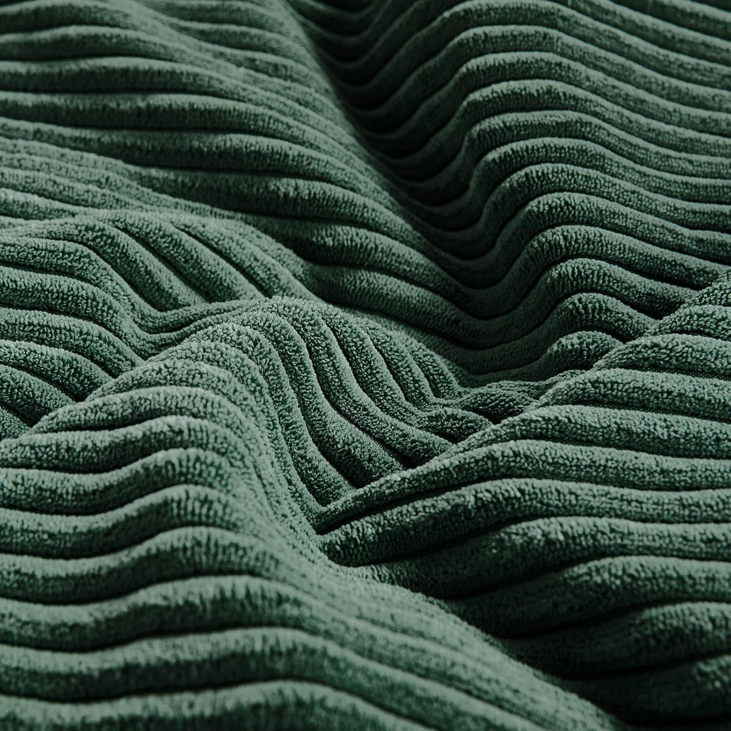 Deconovo Decorative Velvet Throw Pillow Covers, Set of 2, Soft & Elegant Cushion Covers for Sofa, Bedroom, Living Room & Home Decor, Wave/Cream White, 16x16 Inch