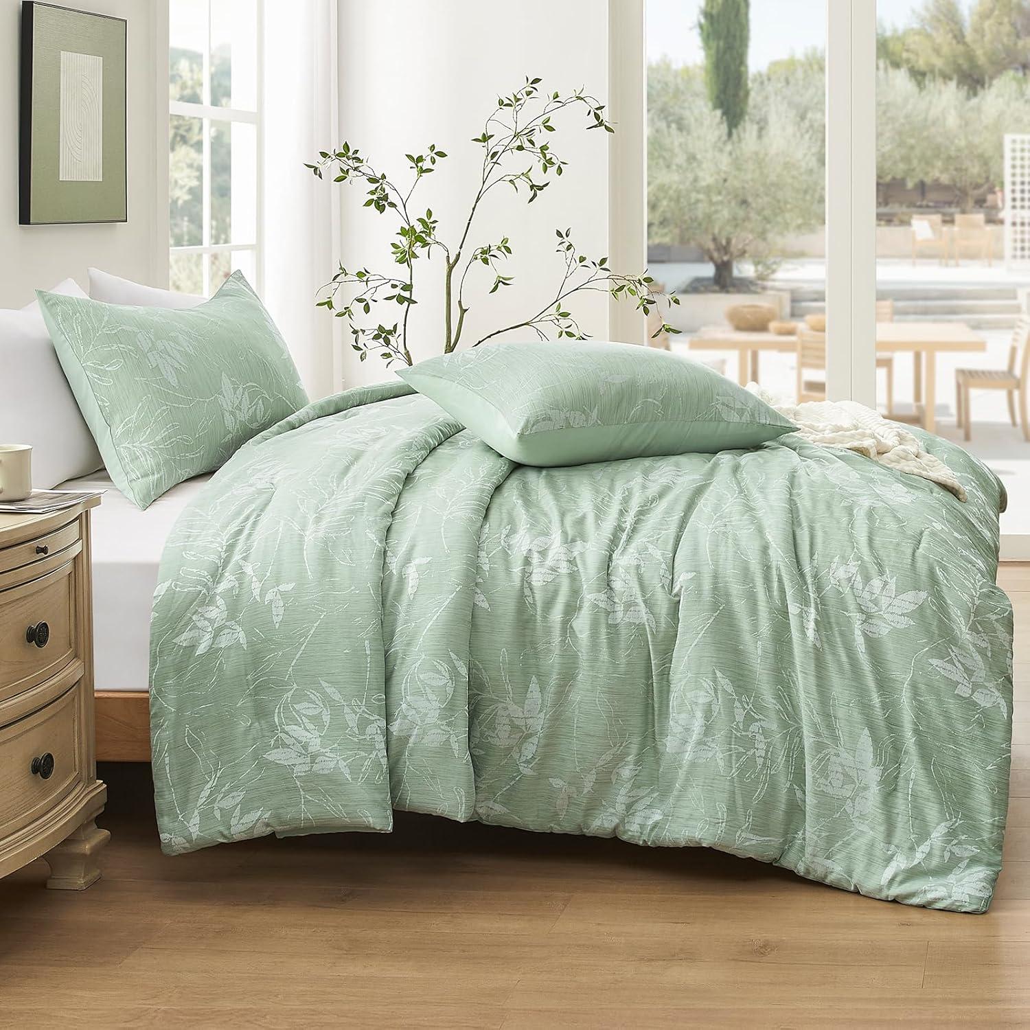 Queen - Sage Green , Cute Floral Beddings, 3 Pieces, 1 Soft Reversible Botanical Flowers